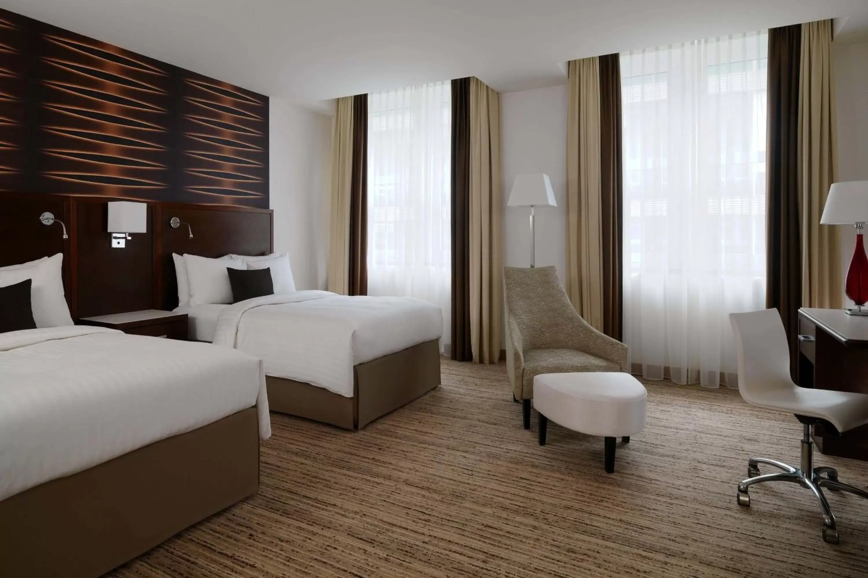 Photo of the whole room, Bed in Cologne Marriott Hotel