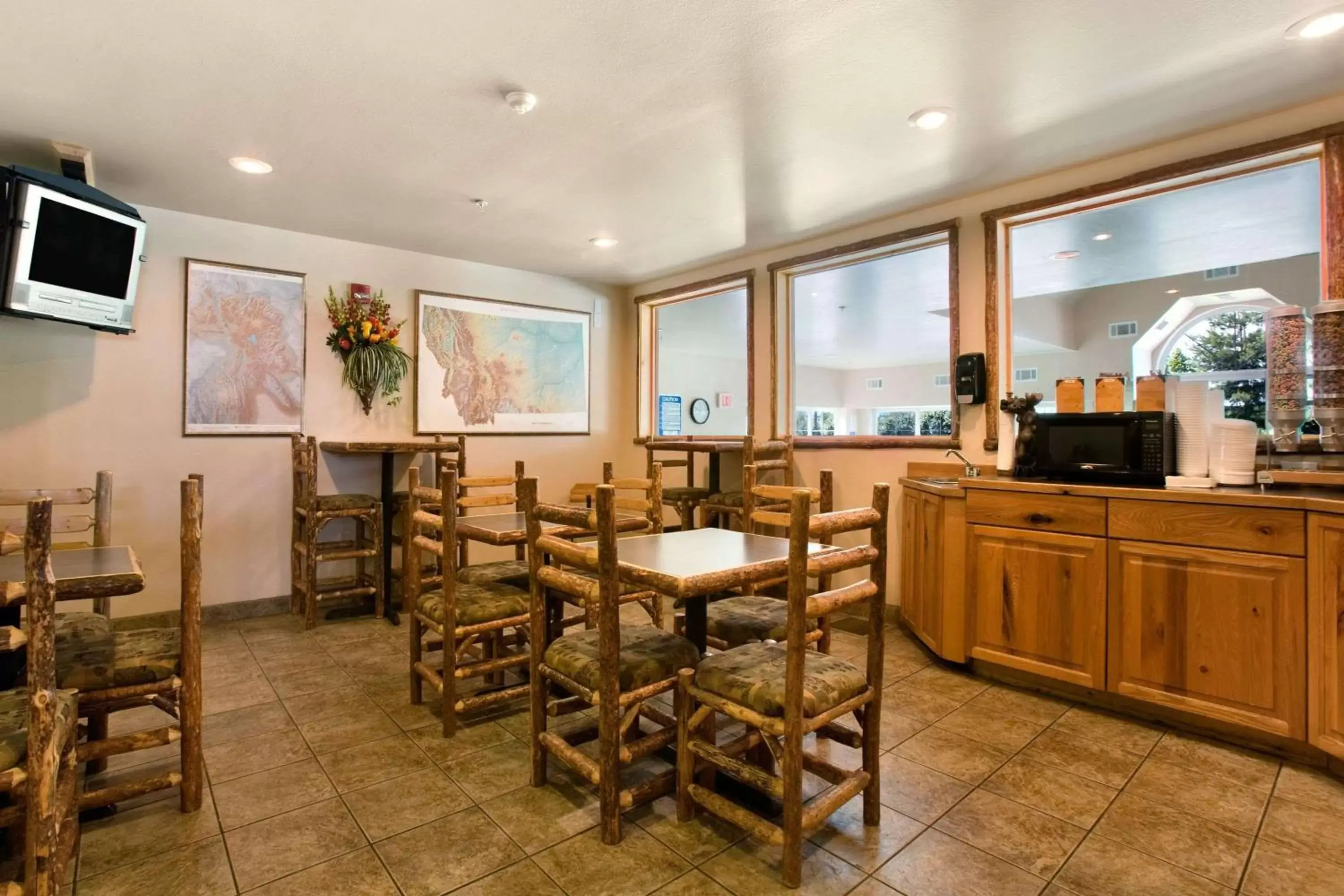 Restaurant/places to eat in Microtel Inn & Suites by Wyndham Bozeman Restaurant/places to eat in Microtel Inn & Suites by Wyndham Bozeman