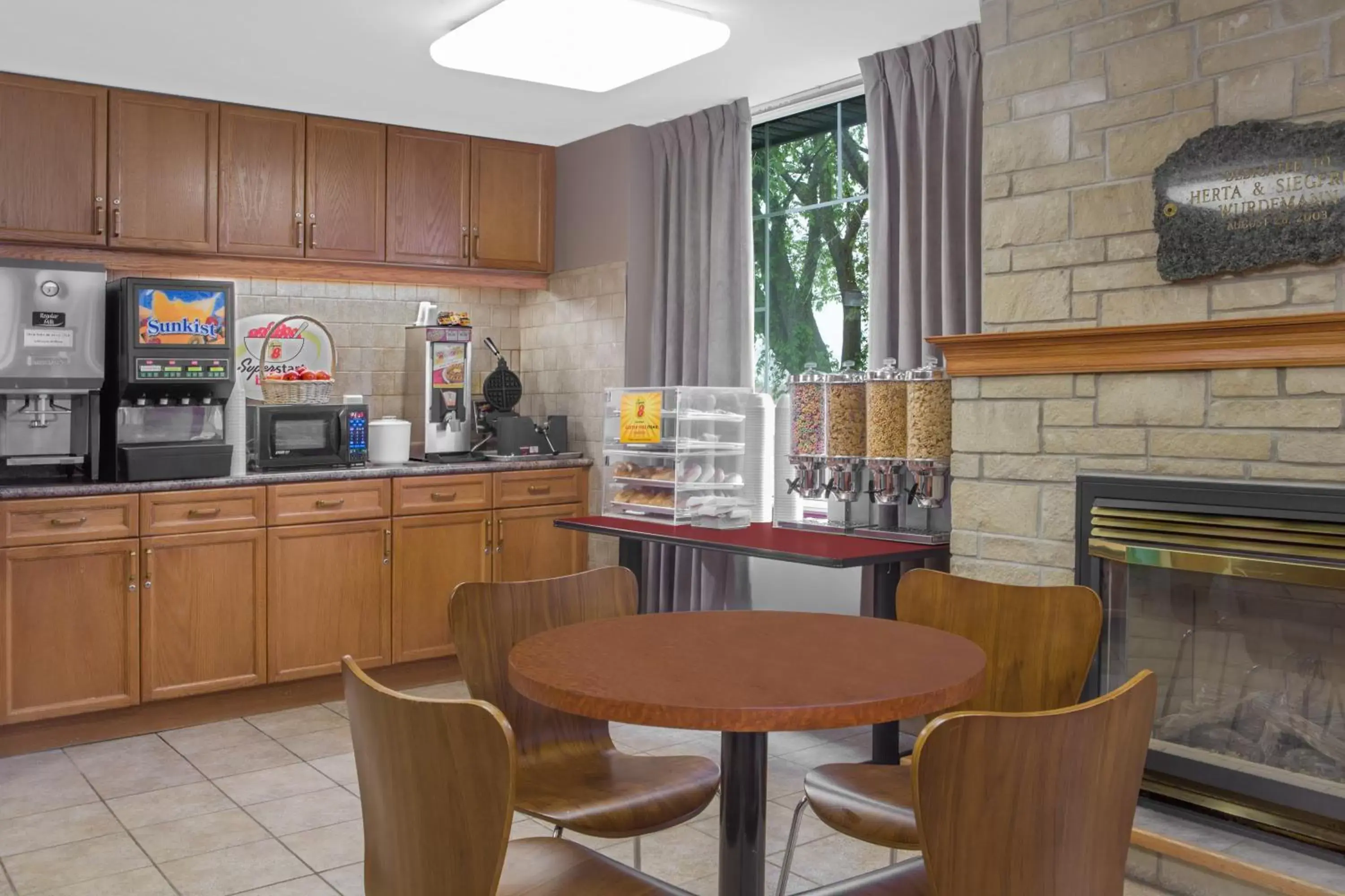 Continental breakfast, Restaurant/Places to Eat in Super 8 by Wyndham Sault Ste Marie On