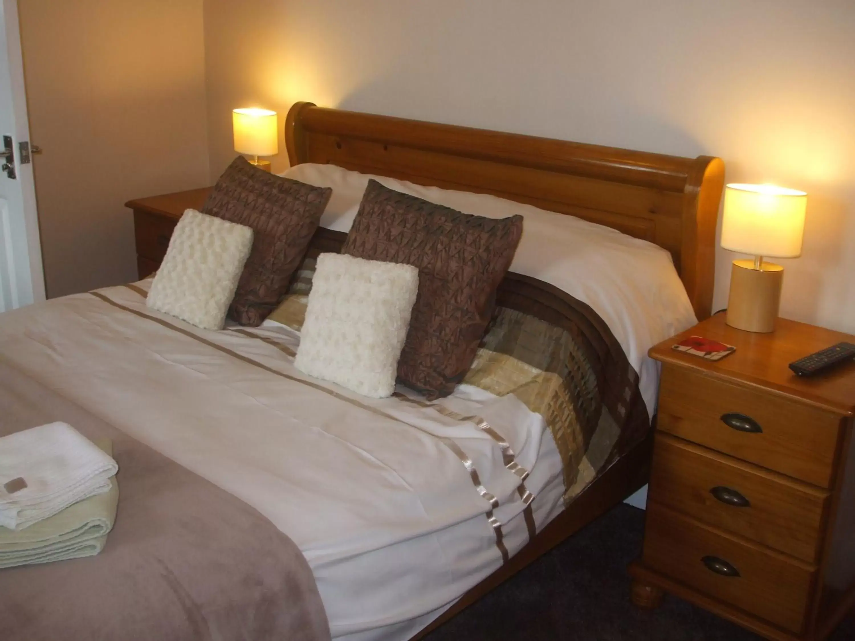 Bed in Chiverton House Guest Accommodation