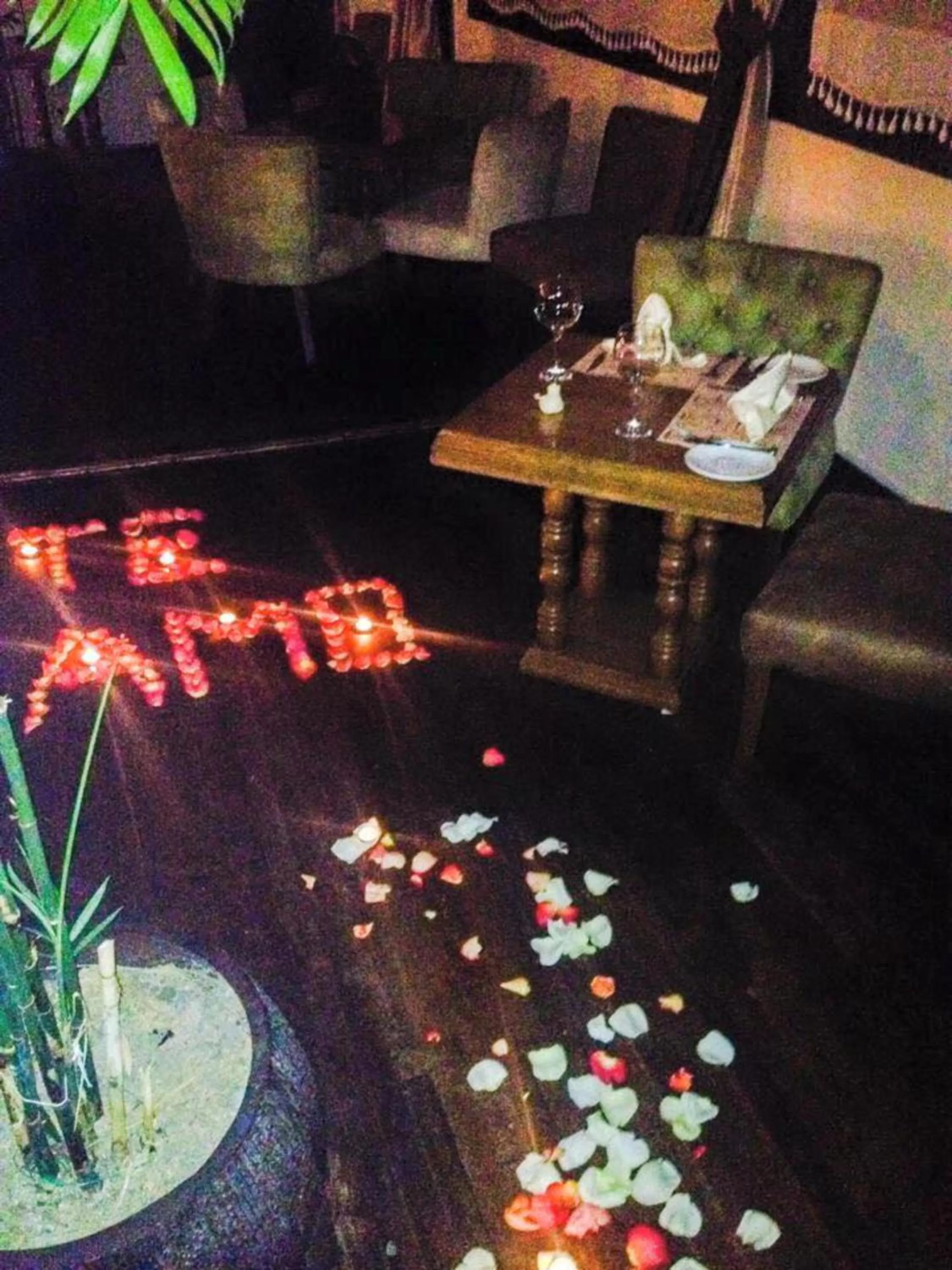 Restaurant/places to eat in Roka Plaza Hotel Boutique