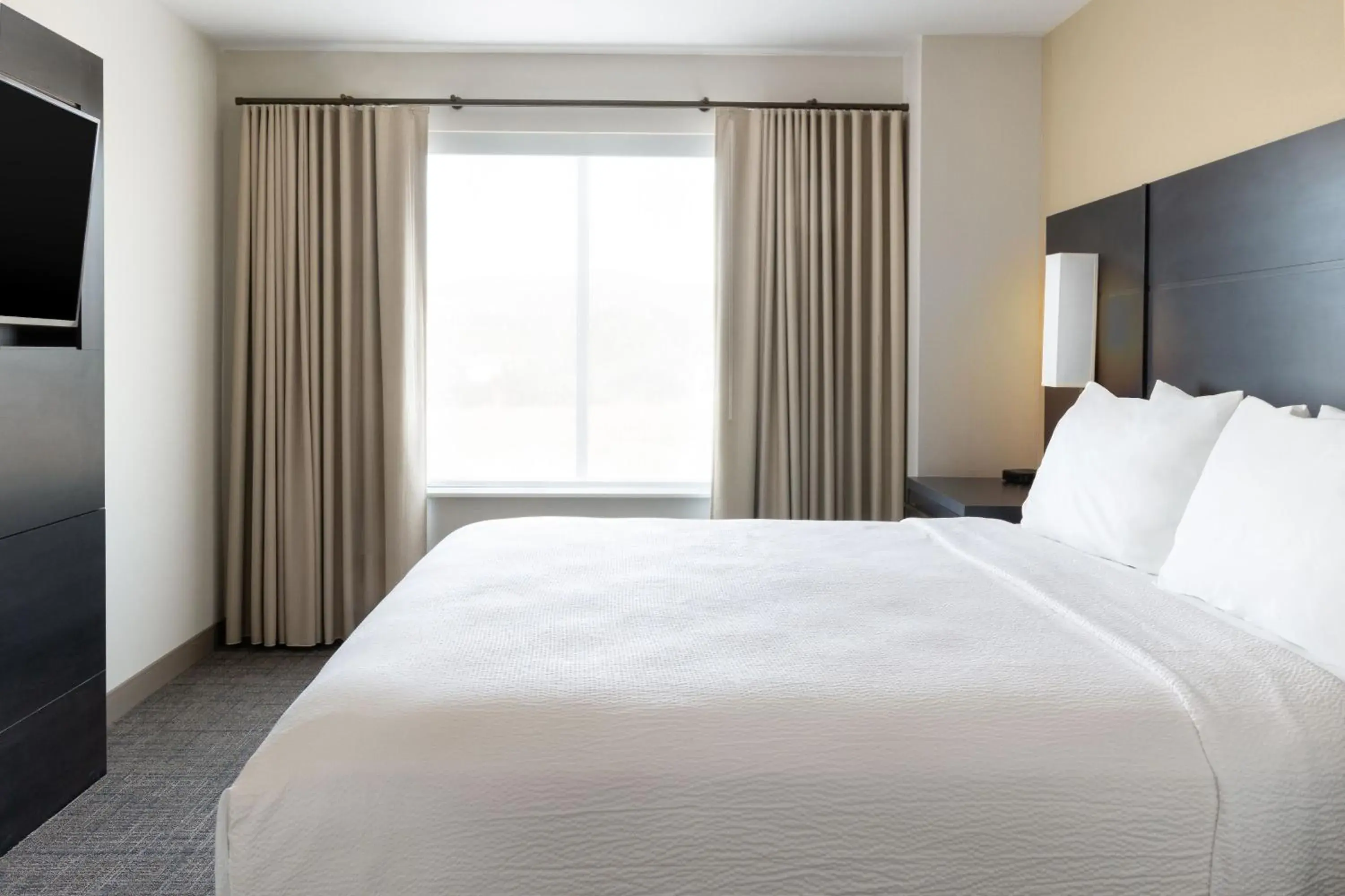 Photo of the whole room, Bed in Residence Inn by Marriott Fairfield Napa