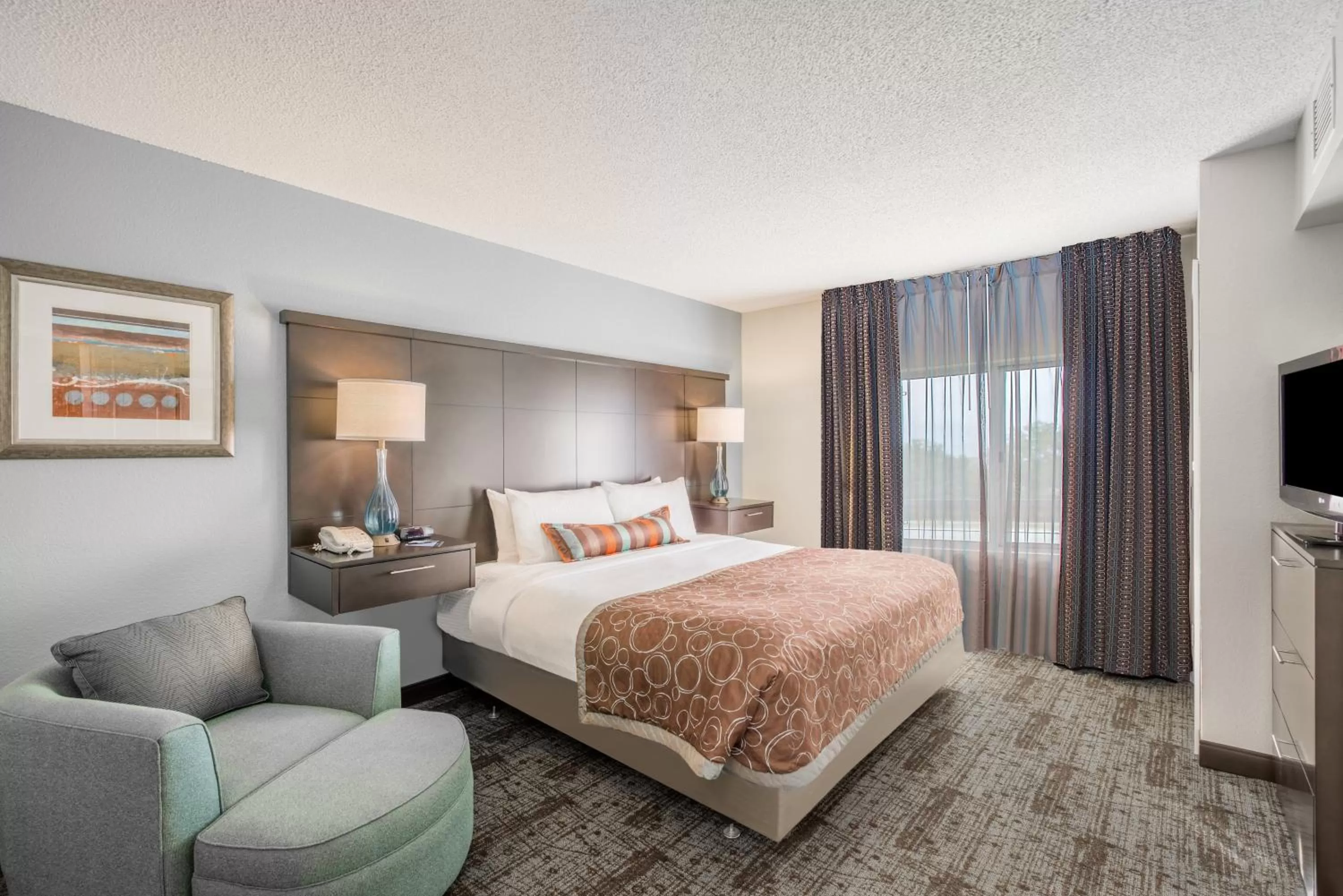 Photo of the whole room, Bed in Staybridge Suites Wilmington-Newark by IHG