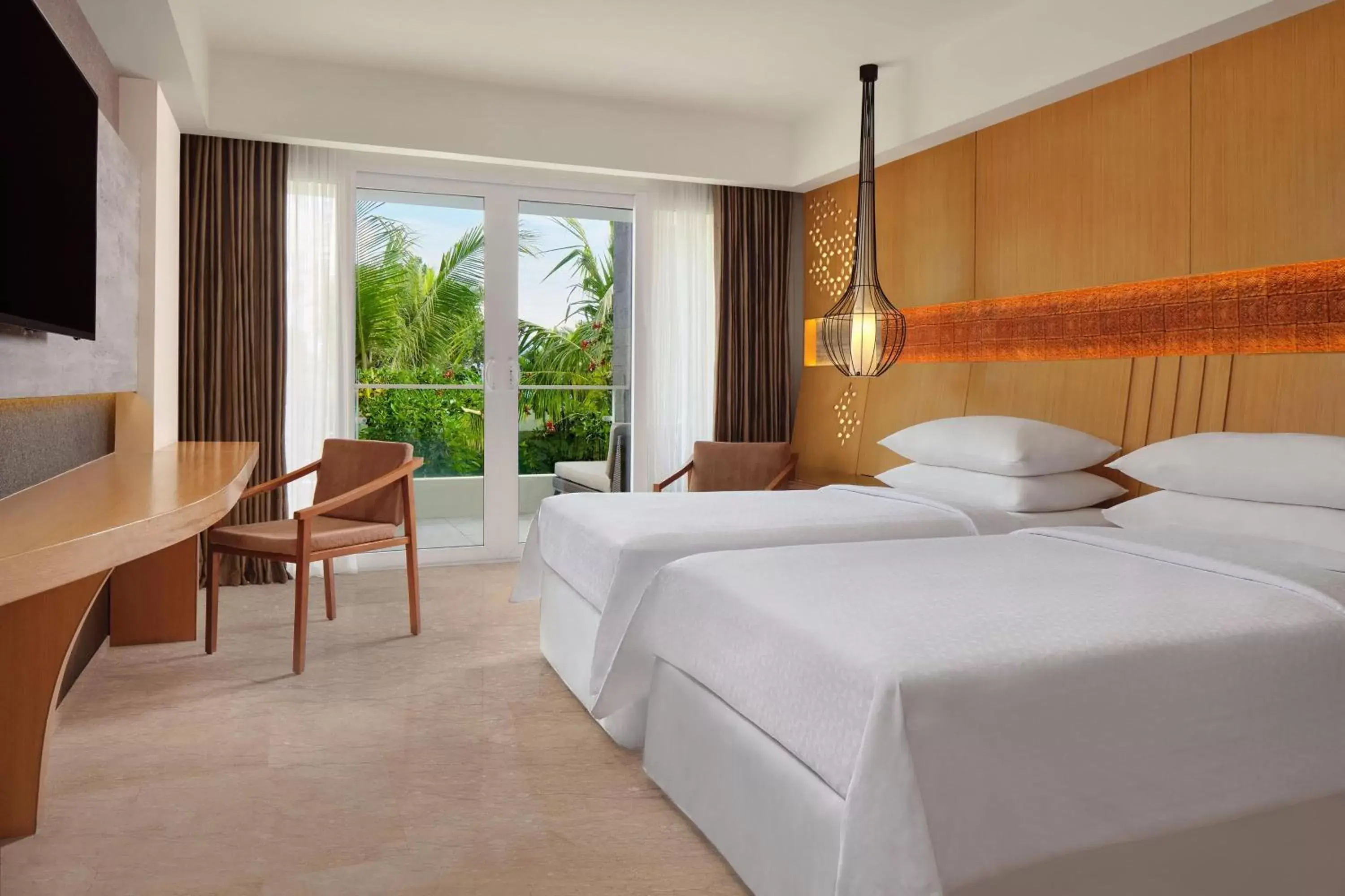 Photo of the whole room, Bed in Four Points by Sheraton Bali, Ungasan