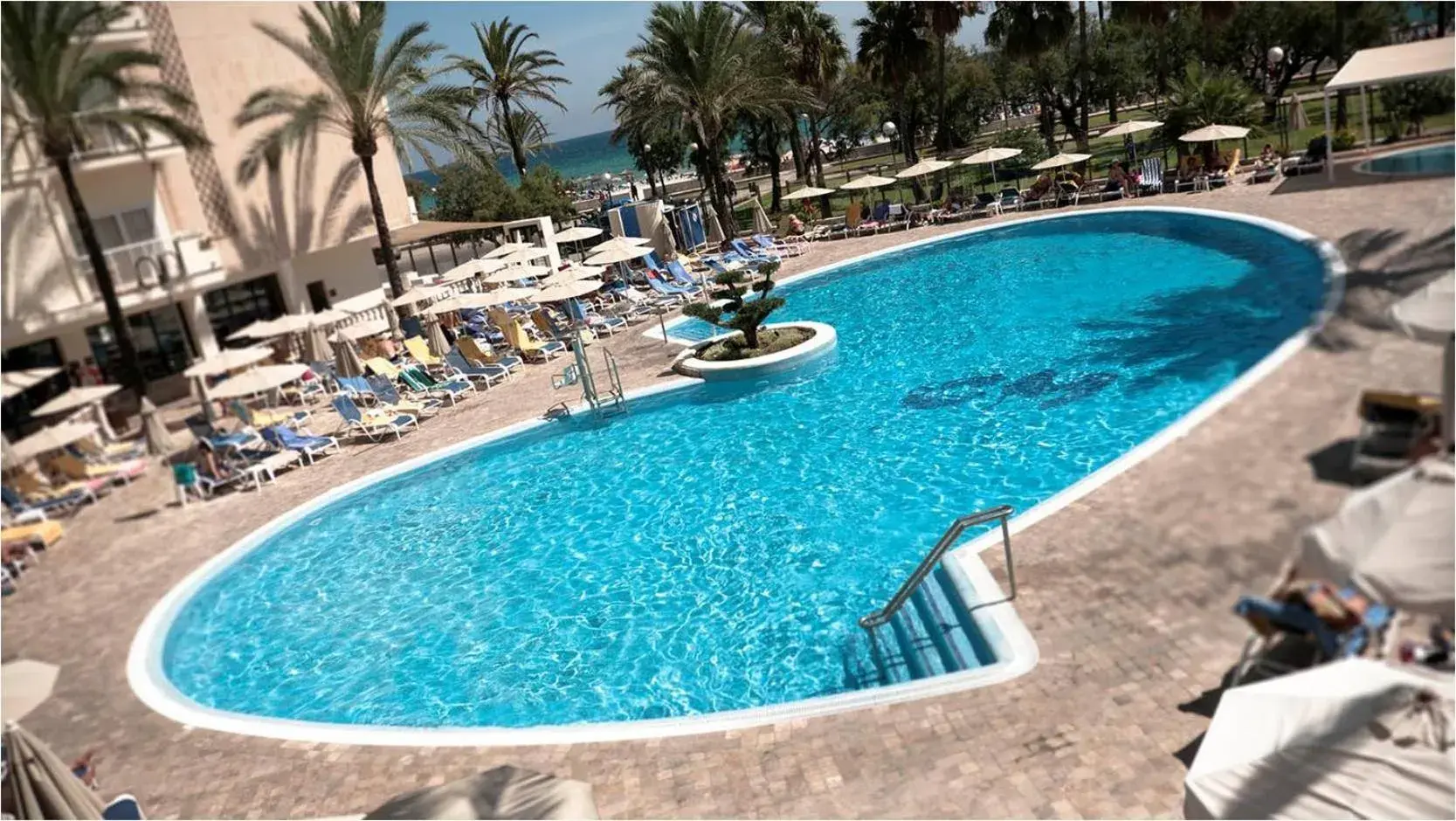 Swimming Pool in Sentido Castell de Mar