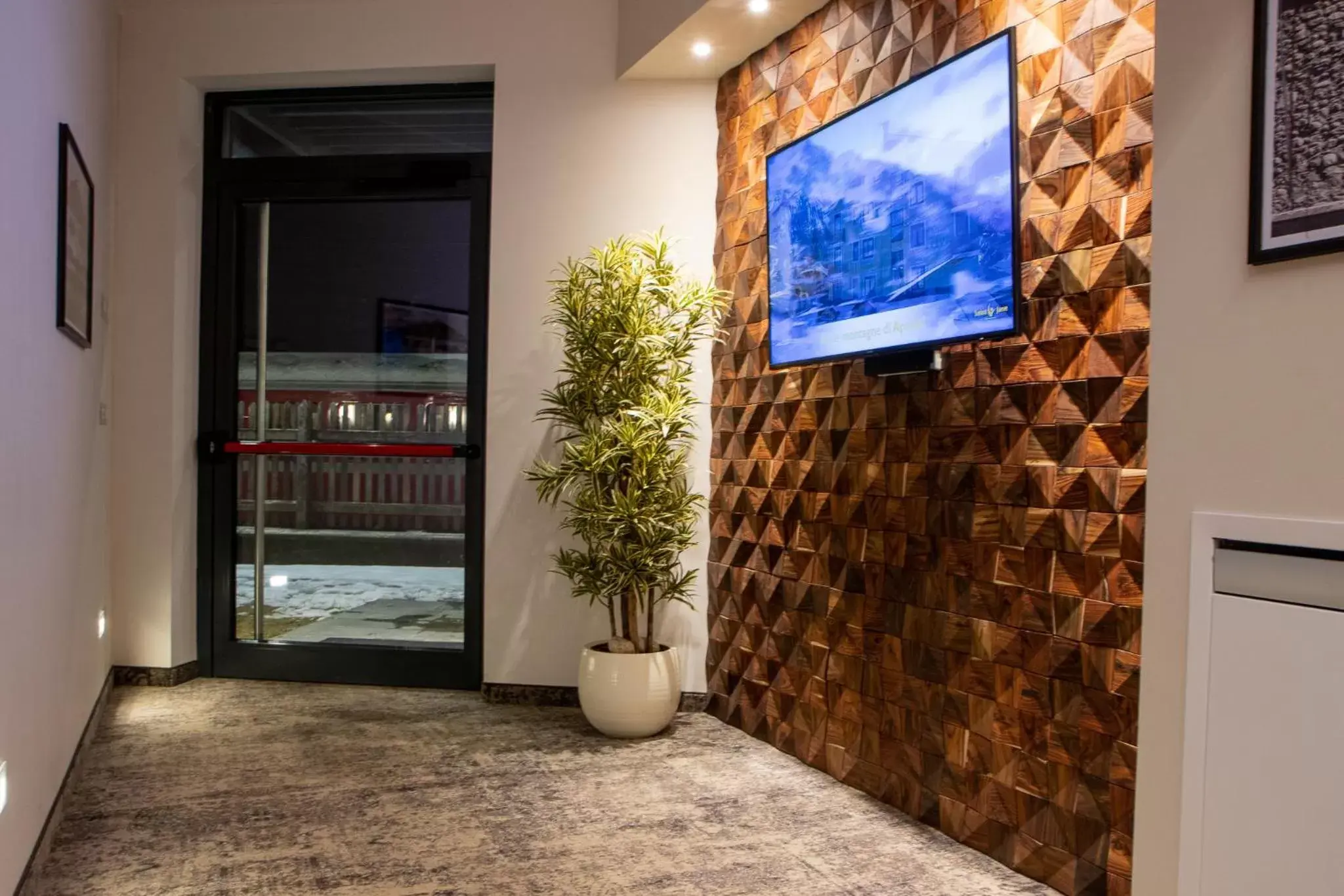 Lobby or reception, TV/Entertainment Center in Lifestyle Room Binario Zero