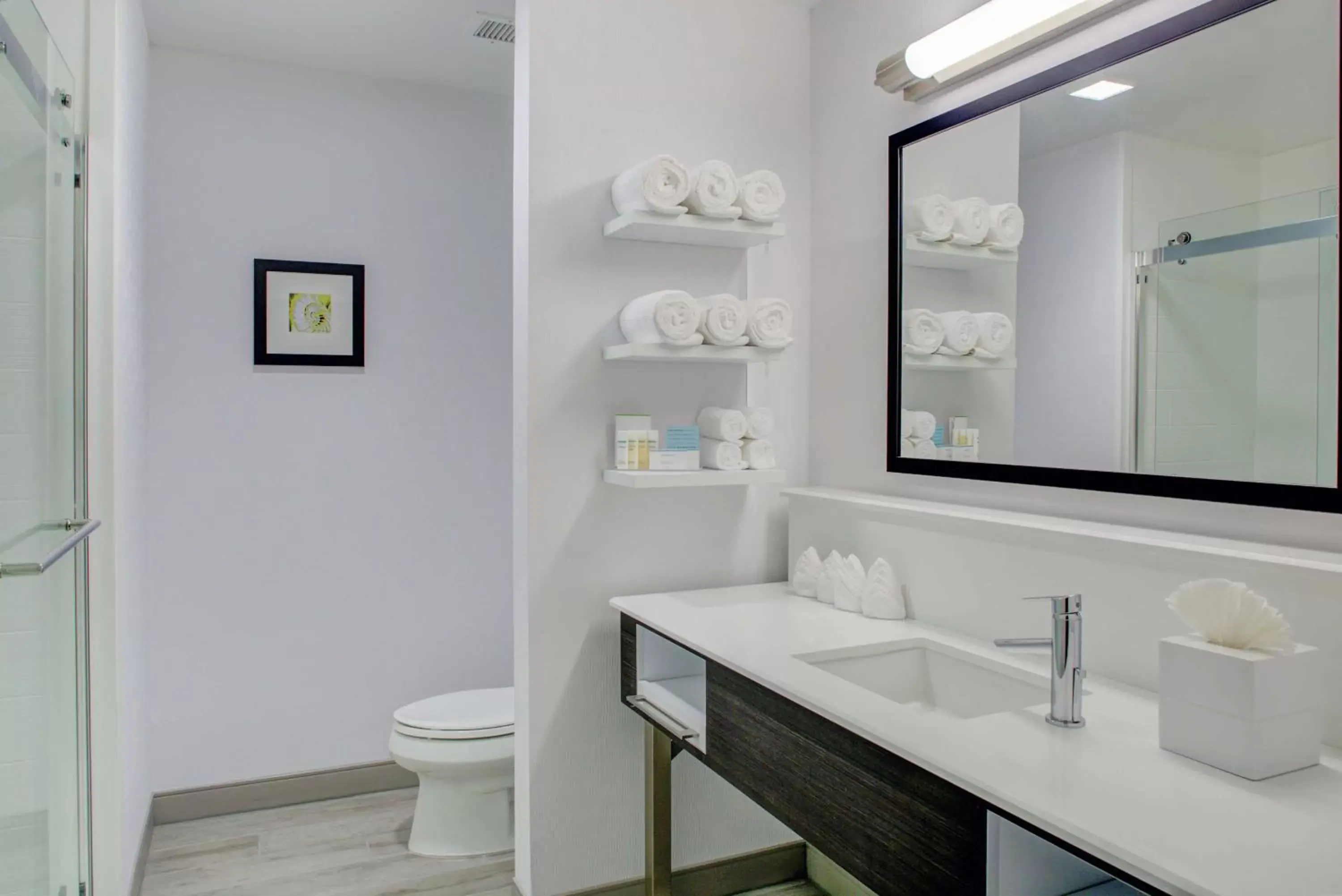 Bathroom in Hampton Inn & Suites Irvine/Orange County Airport