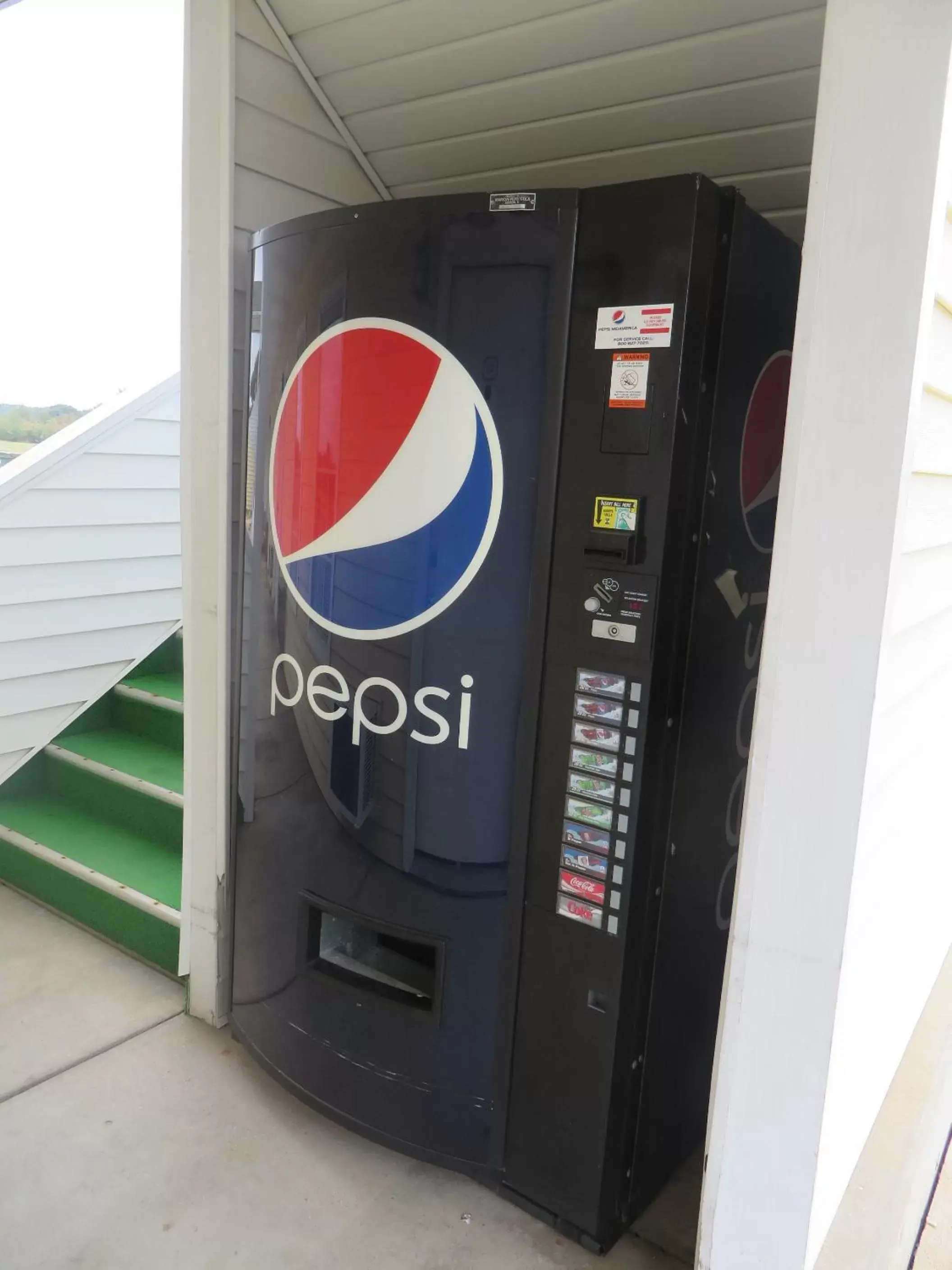 vending machine, Supermarket/Shops in Honeysuckle Inn