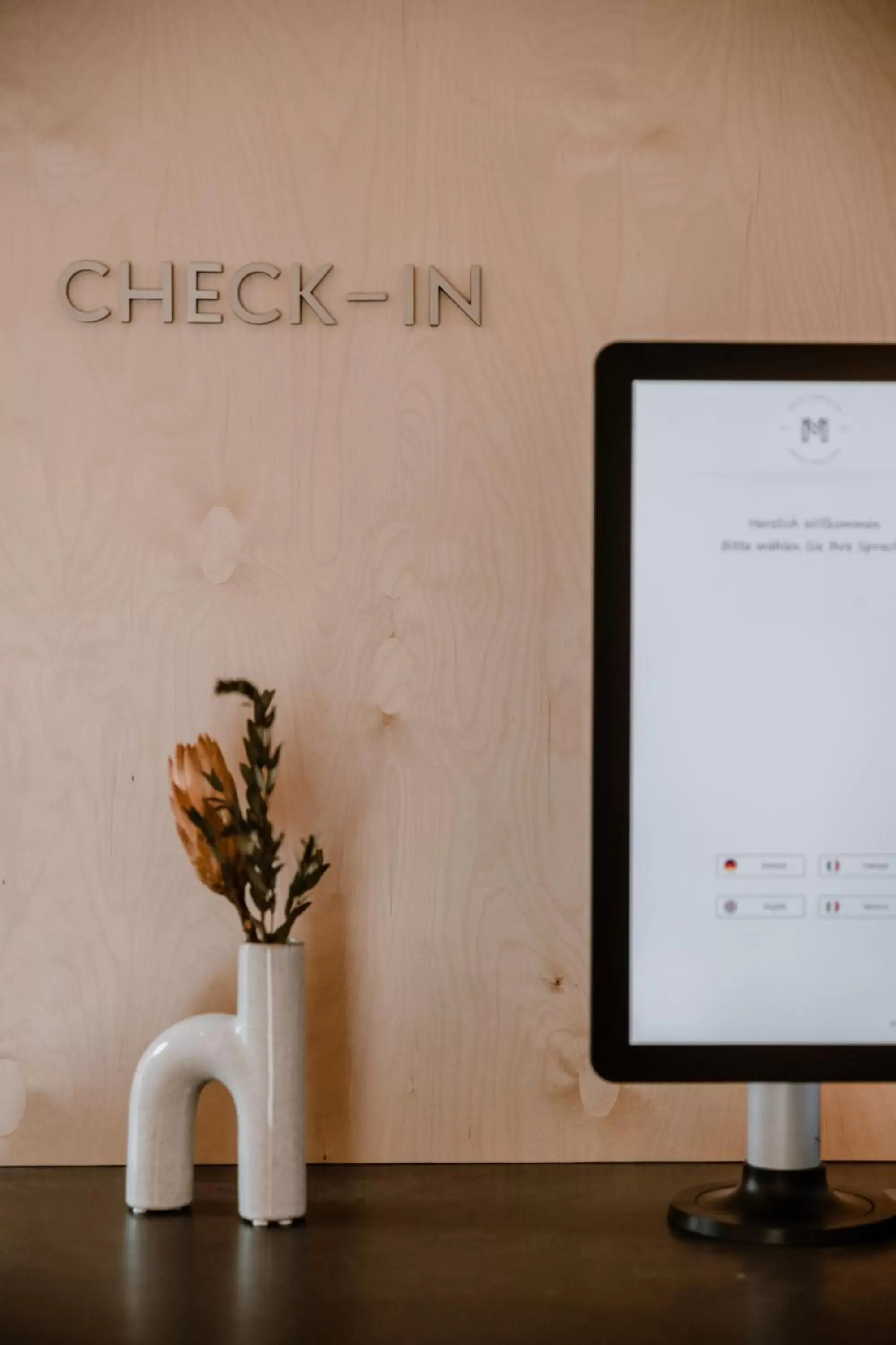 Lobby or reception, TV/Entertainment Center in Hotel Müllers Self-Check-In