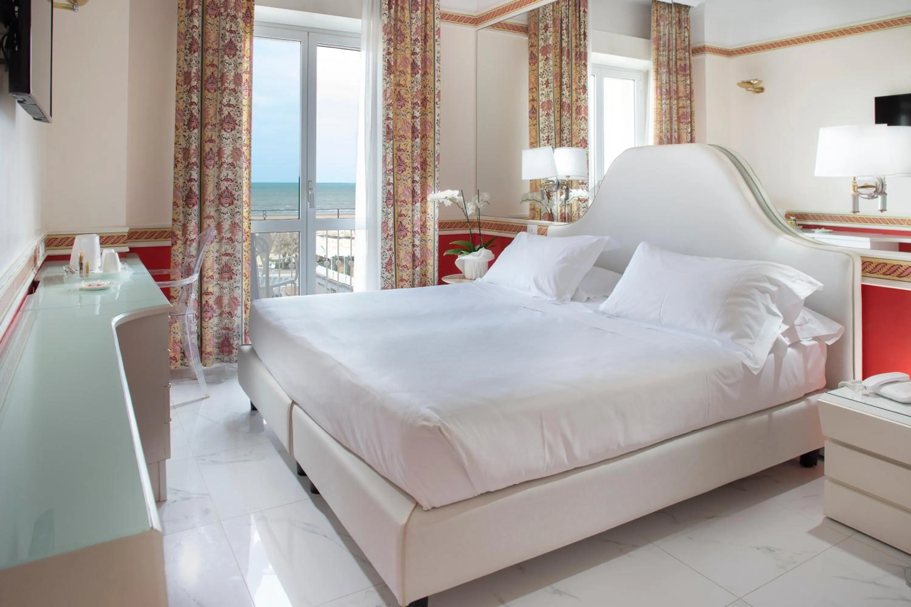 Bed in Hotel Milton Rimini