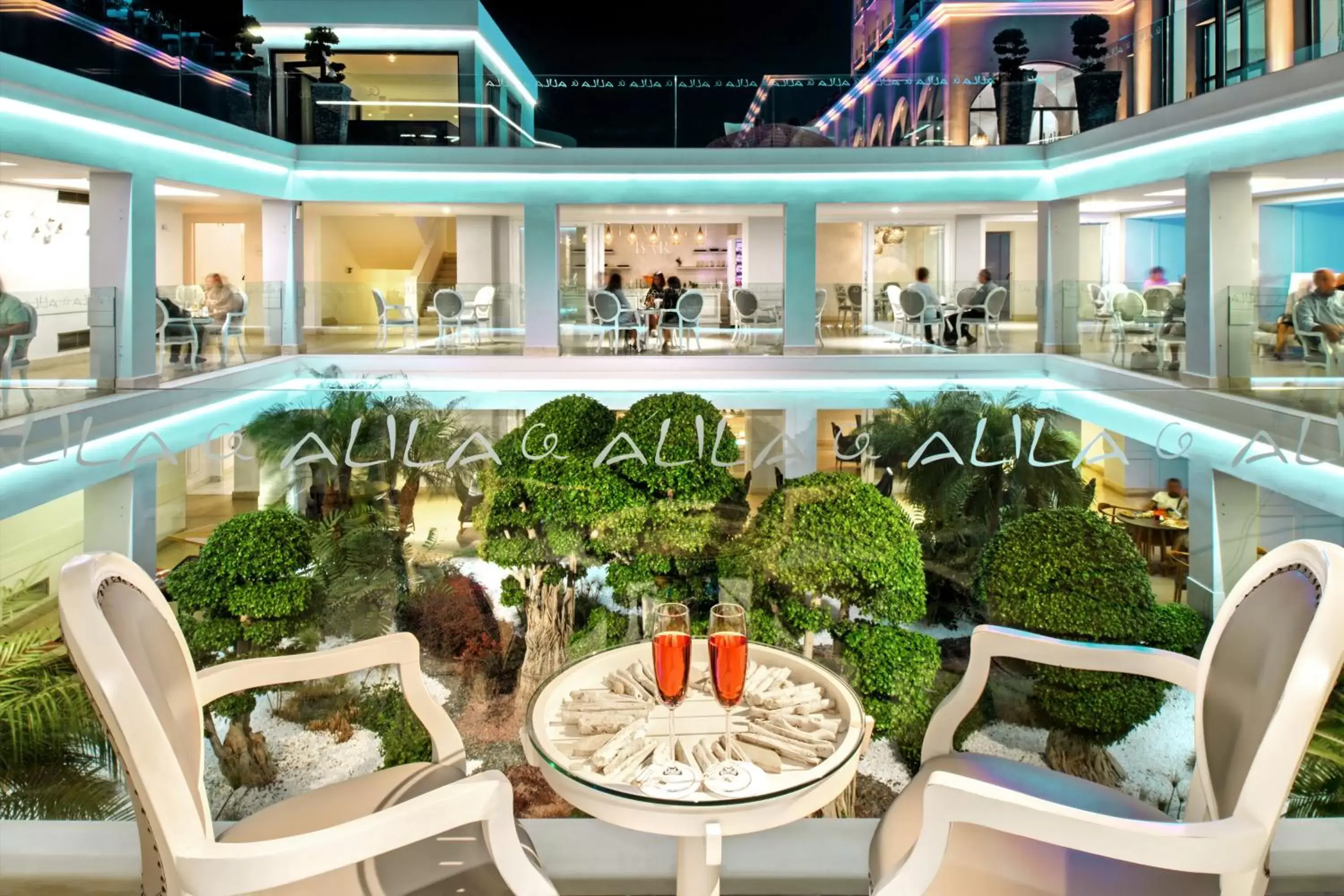 Lounge or bar, Swimming Pool in Mitsis Alila Resort & Spa