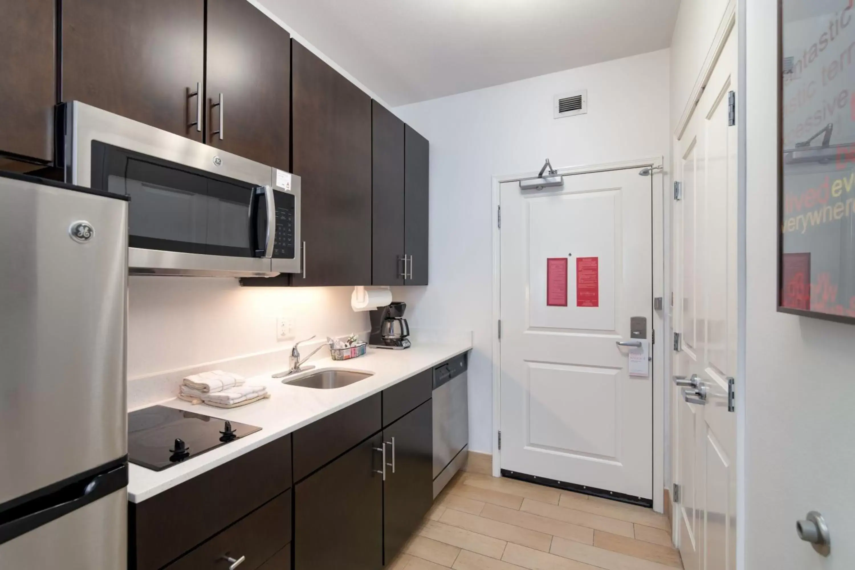 Bedroom, Kitchen/Kitchenette in TownePlace Suites by Marriott Dallas McKinney