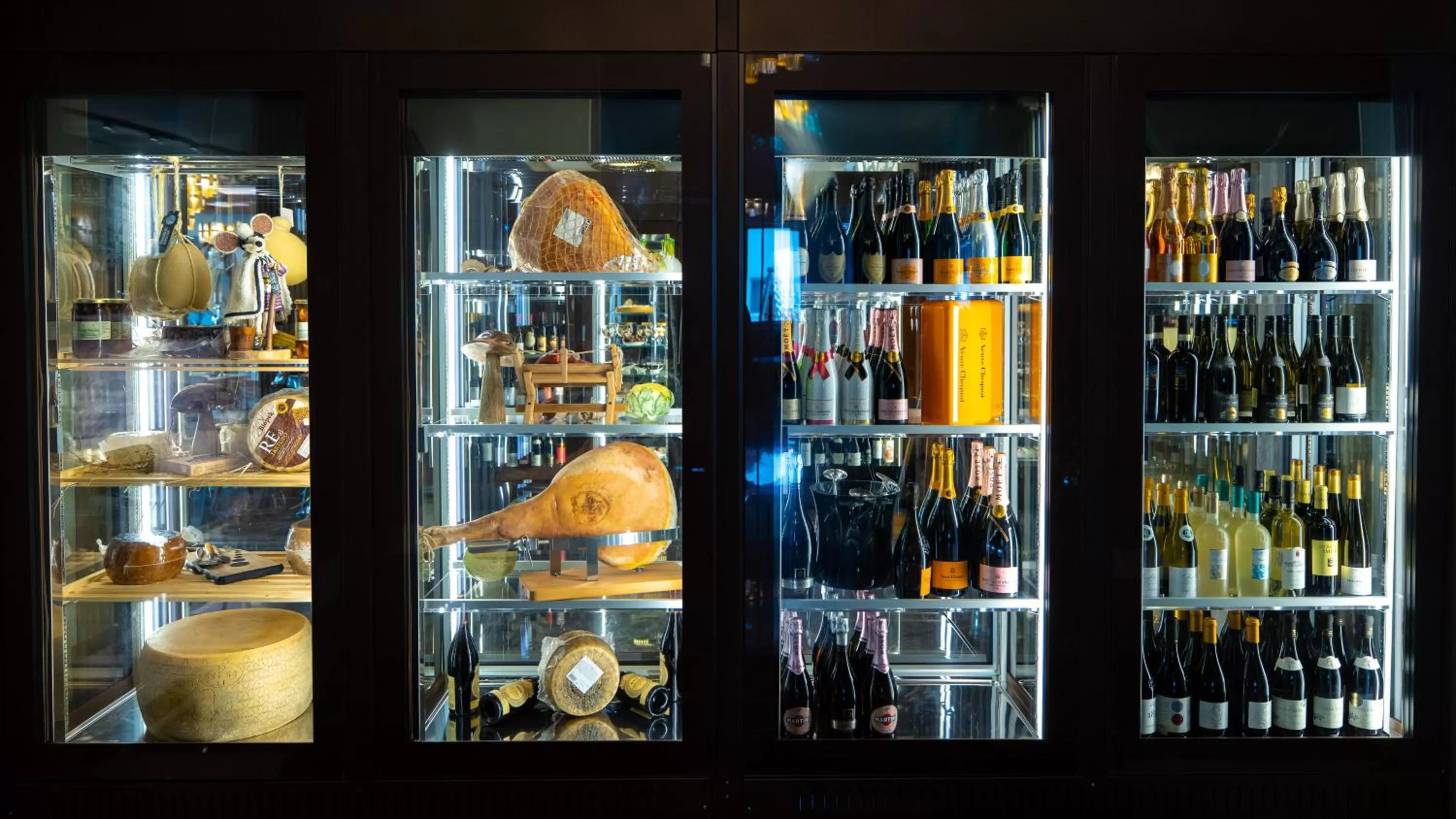 Restaurant/places to eat in Hotel Belmont