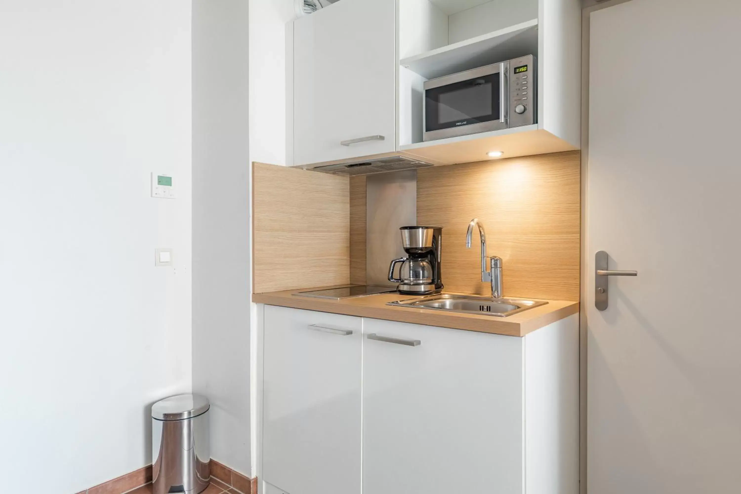 Coffee/tea facilities, Kitchen/Kitchenette in AppartCity Confort Bordeaux Chartrons
