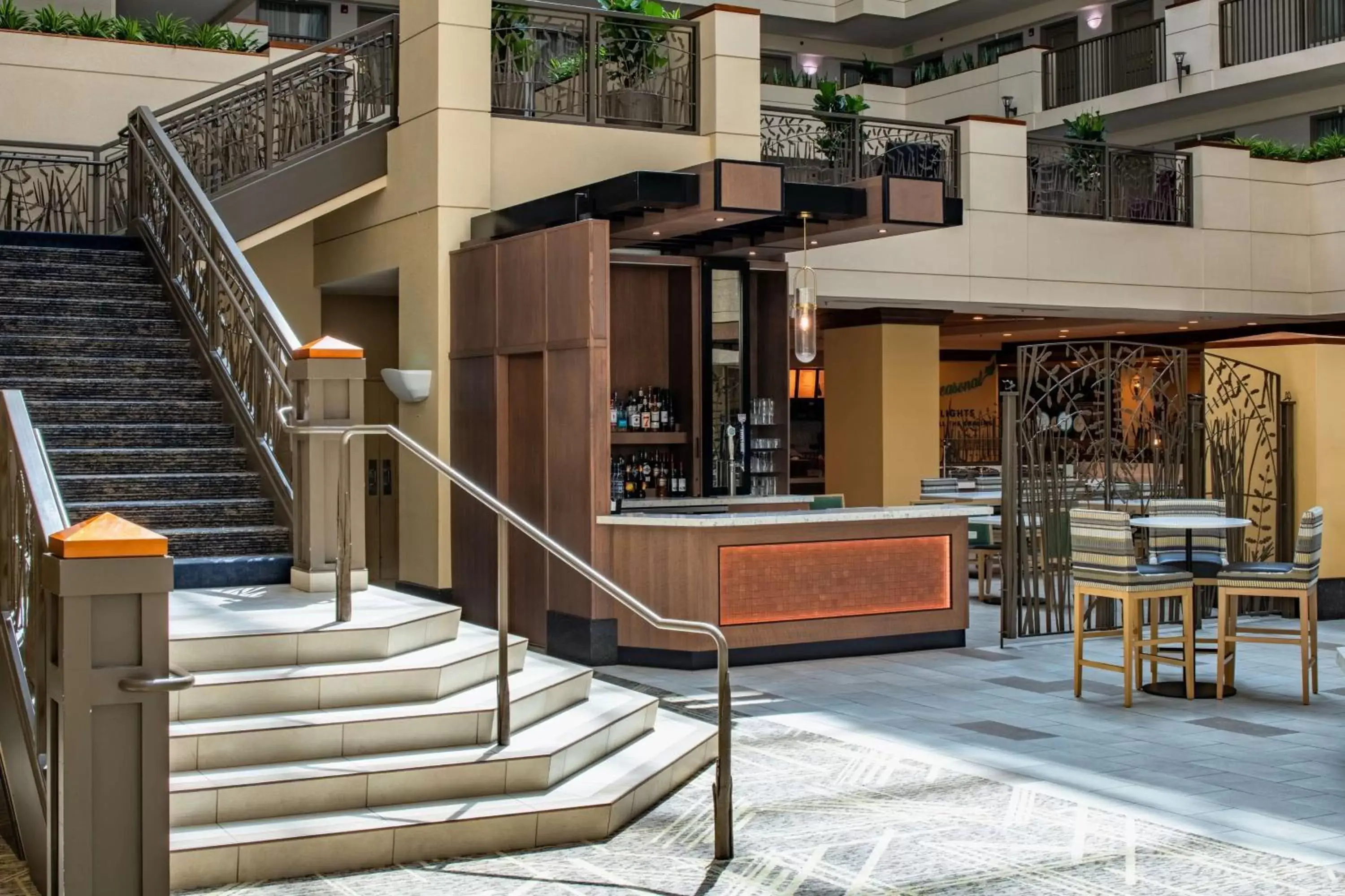 Lobby or reception in Embassy Suites by Hilton Sacramento Riverfront Promenade