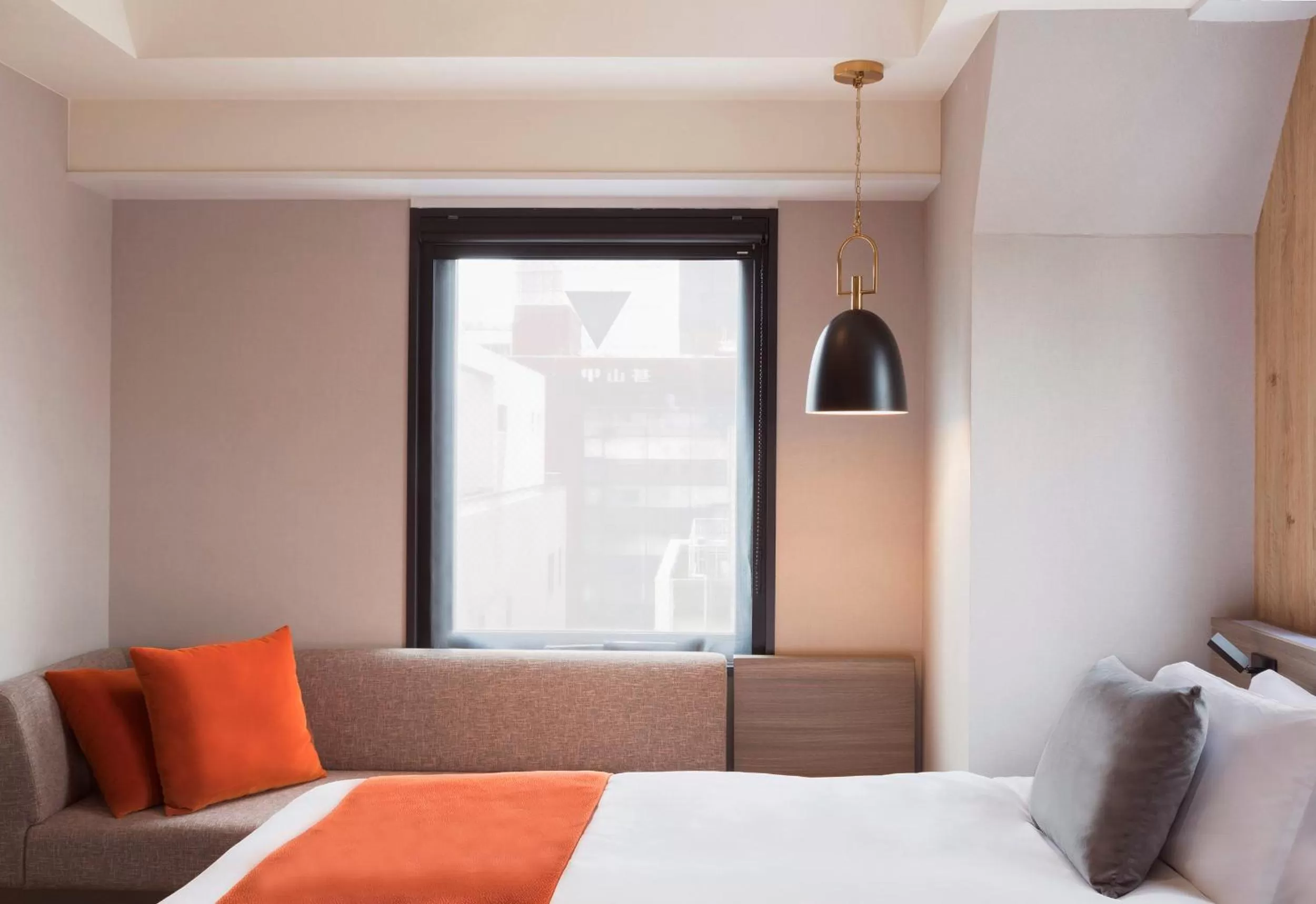 Photo of the whole room, Bed in the b ochanomizu