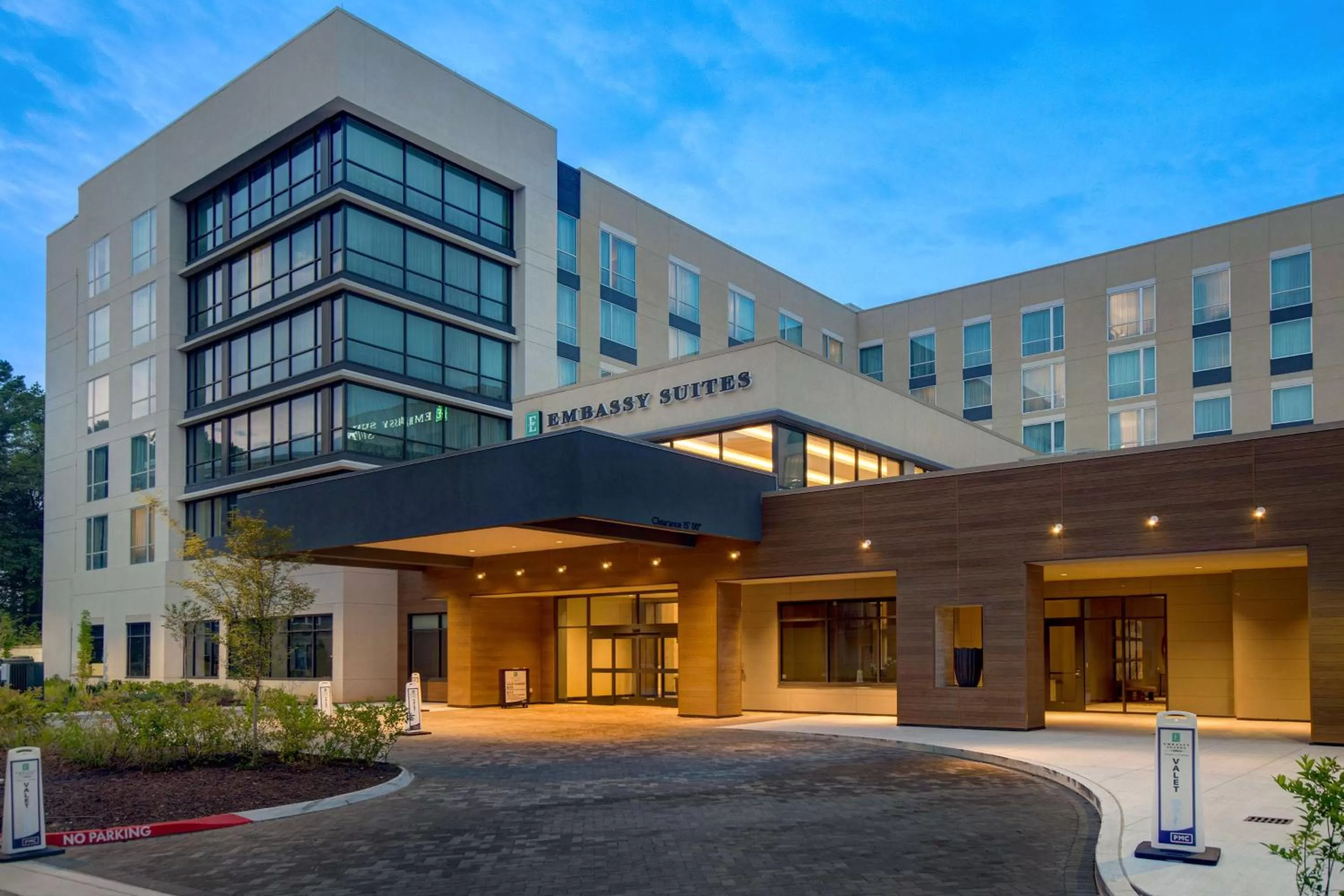 Property building in Embassy Suites By Hilton Alpharetta Halcyon