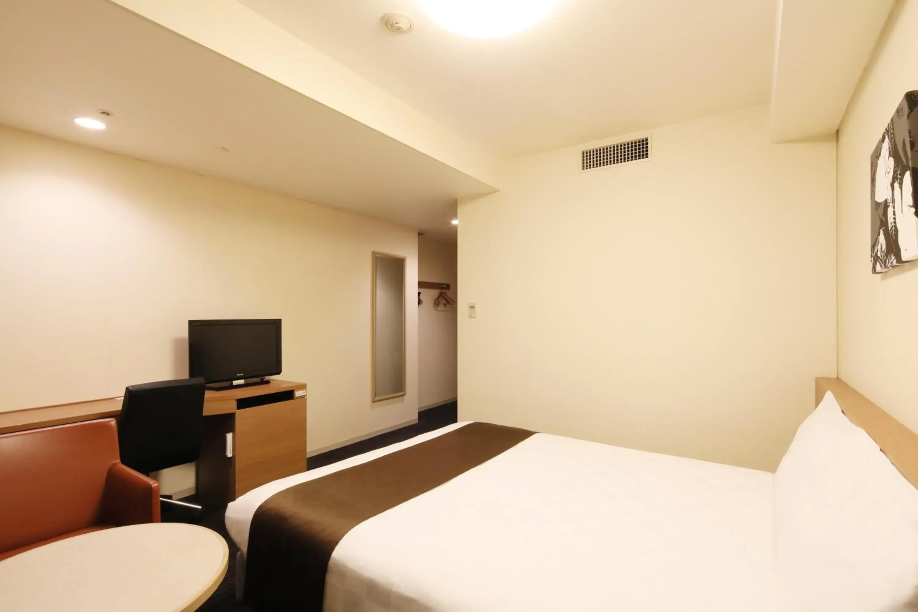 Photo of the whole room, Bed in Hiroshima Tokyu Rei Hotel