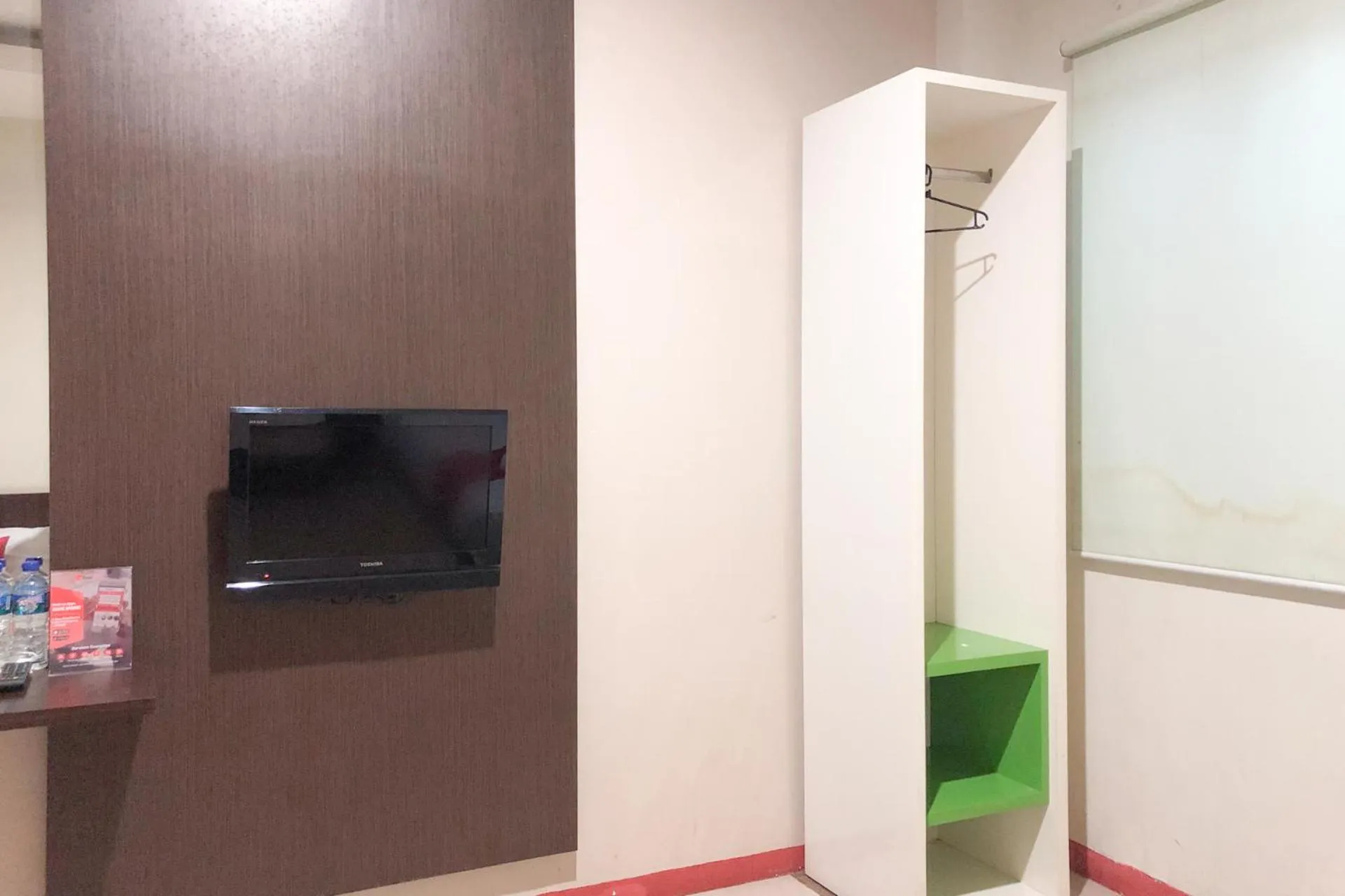 Bed in RedDoorz near Pantai Pede