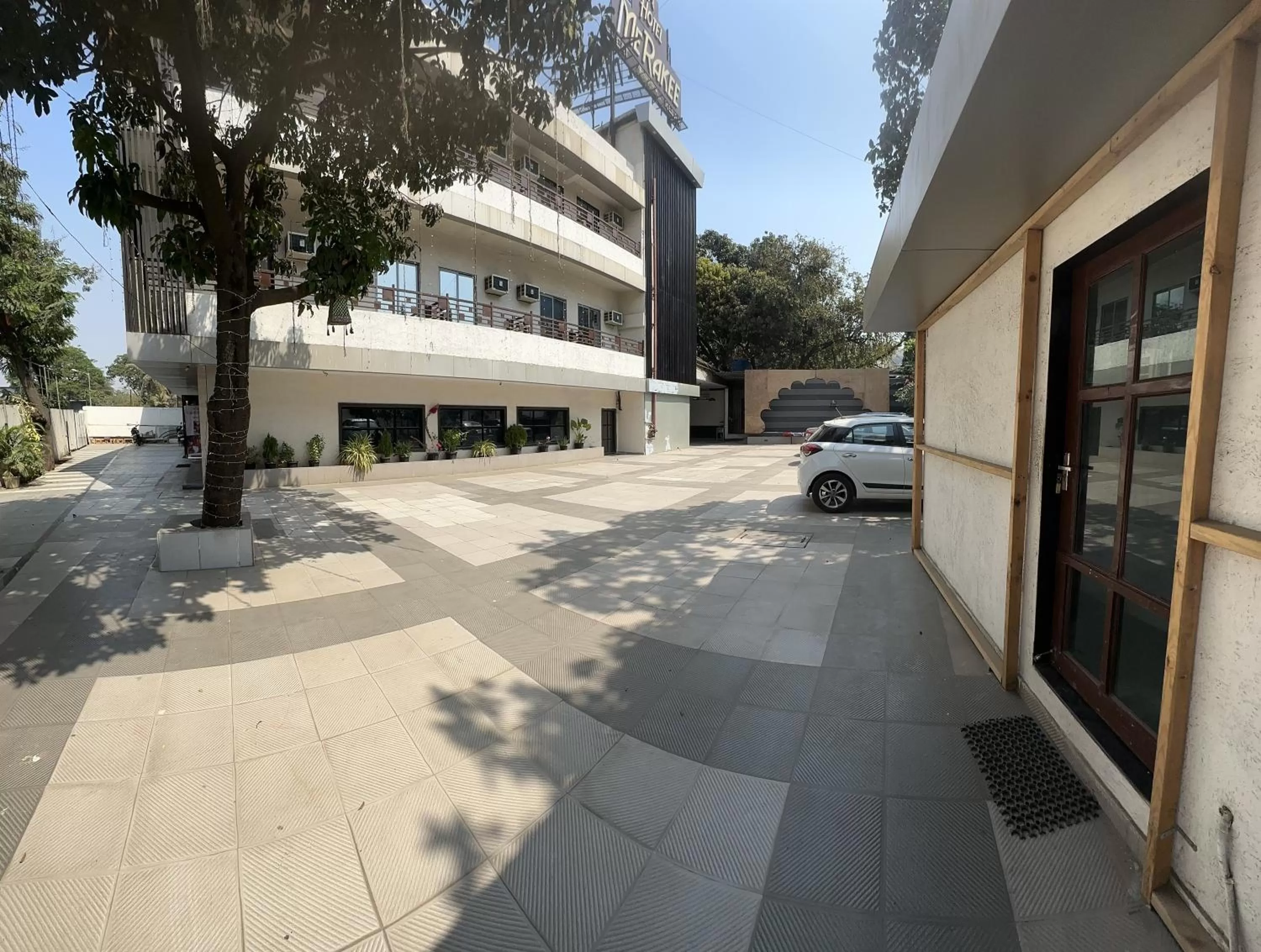 Street view in Hotel Merakee - Near Dahisar Mira Road Mumbai