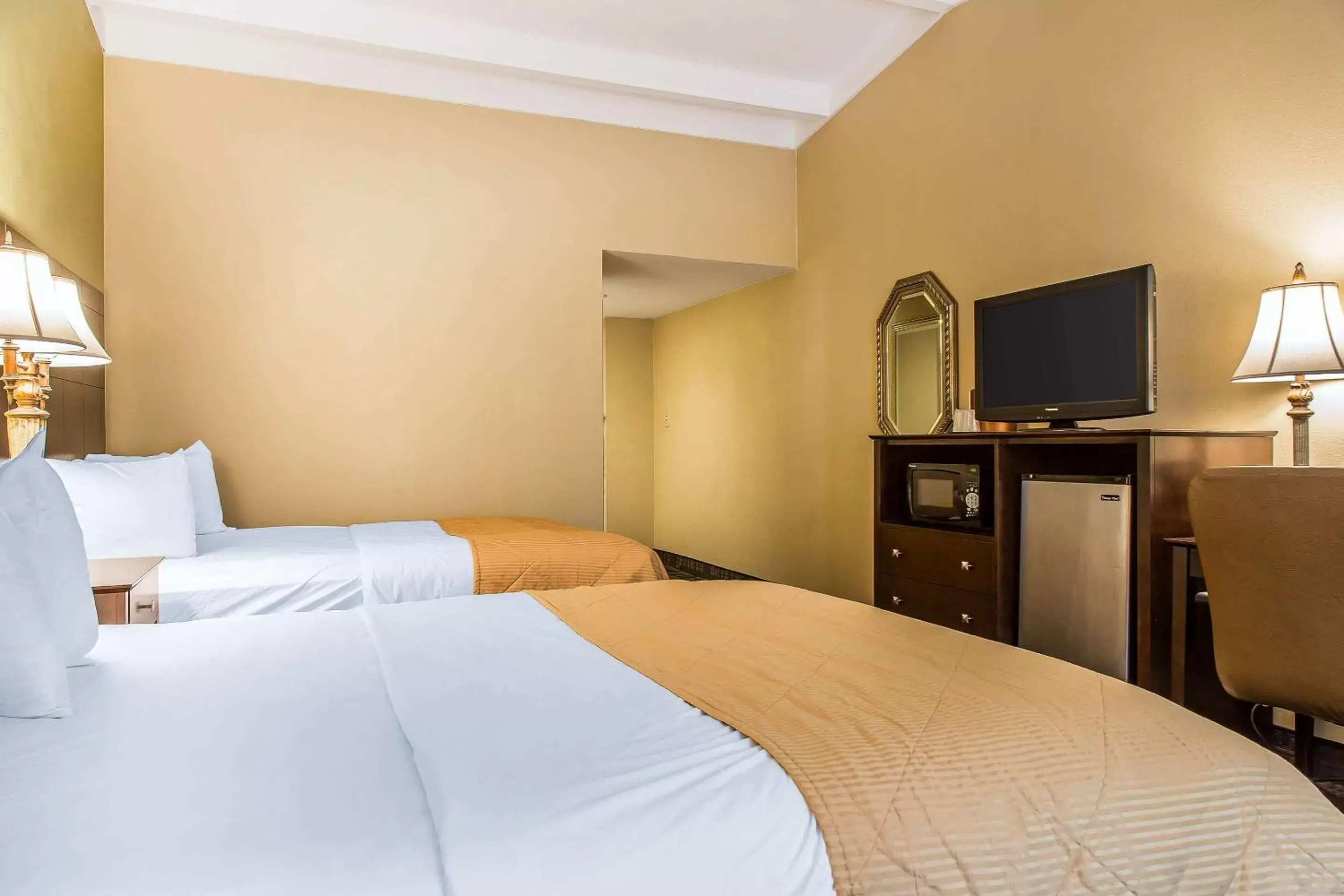 Photo of the whole room in Clarion Hotel & Suites Hamden - New Haven Photo of the whole room in Clarion Hotel & Suites Hamden - New Haven