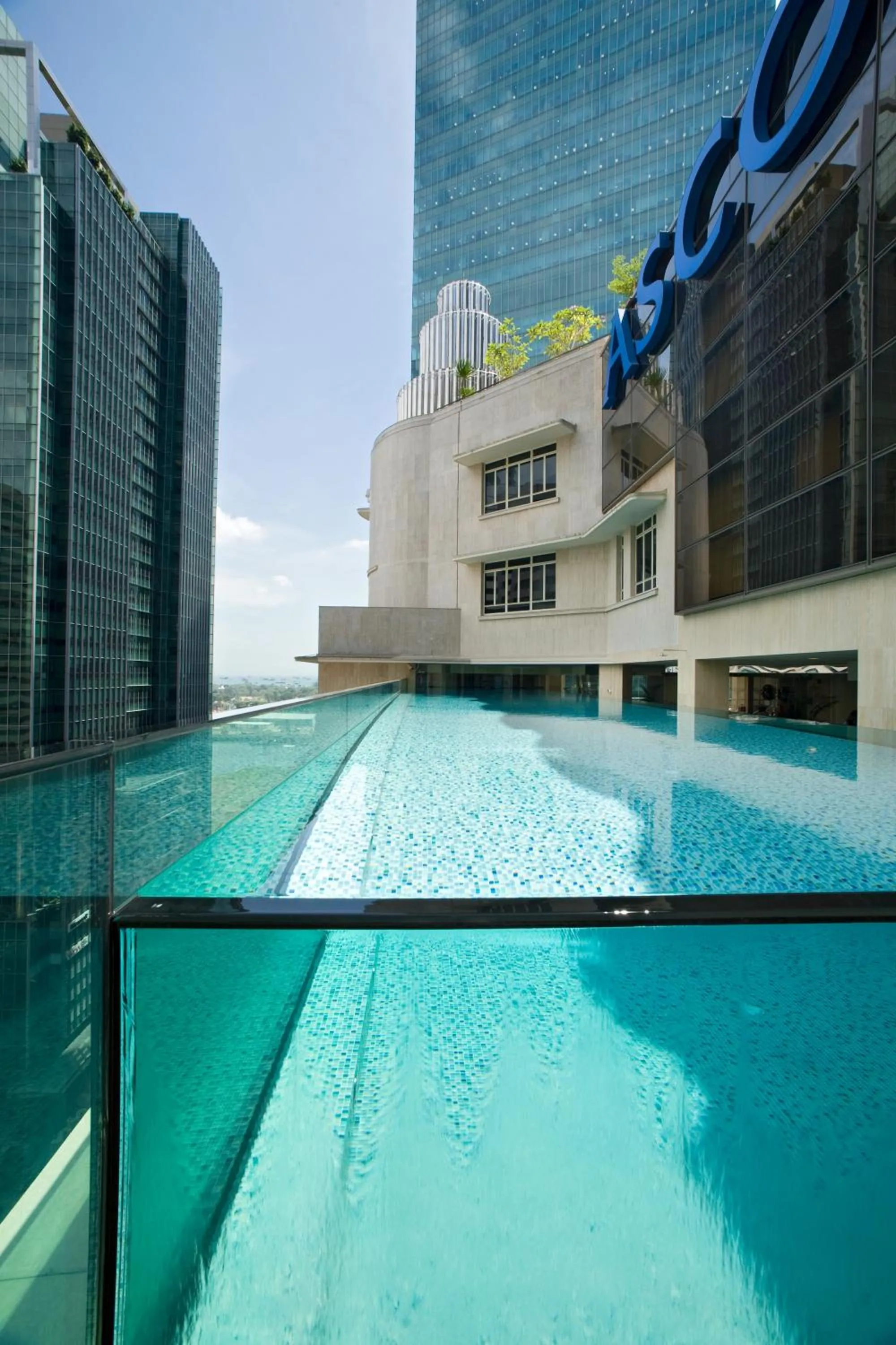 Swimming pool in Ascott Raffles Place Singapore
