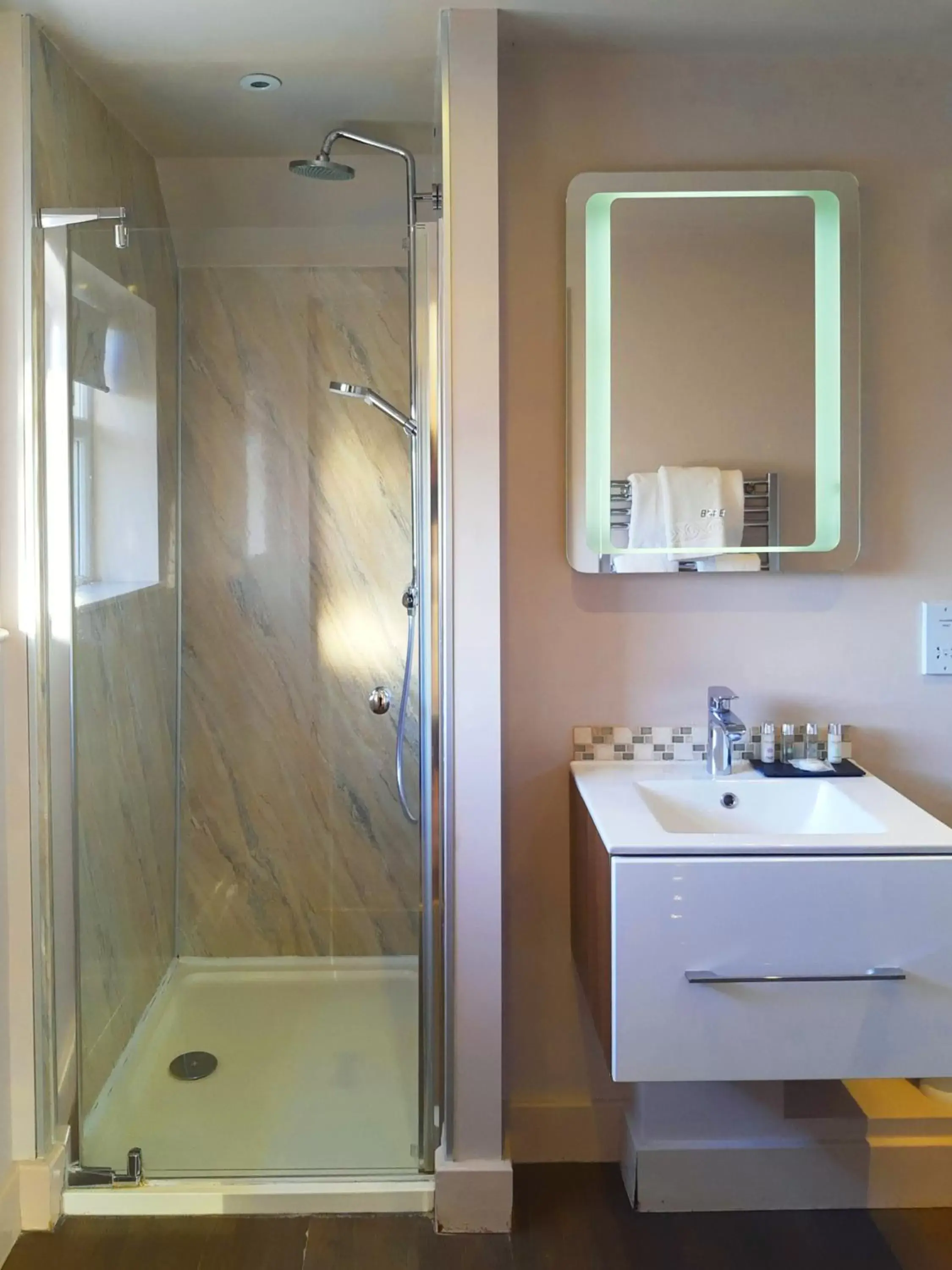 Shower, Bathroom in Thatched Cottage Hotel