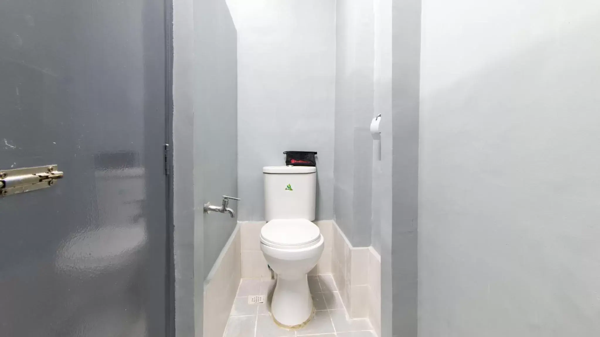 Bathroom in RedDoorz @ Sunfields Lipa Batangas