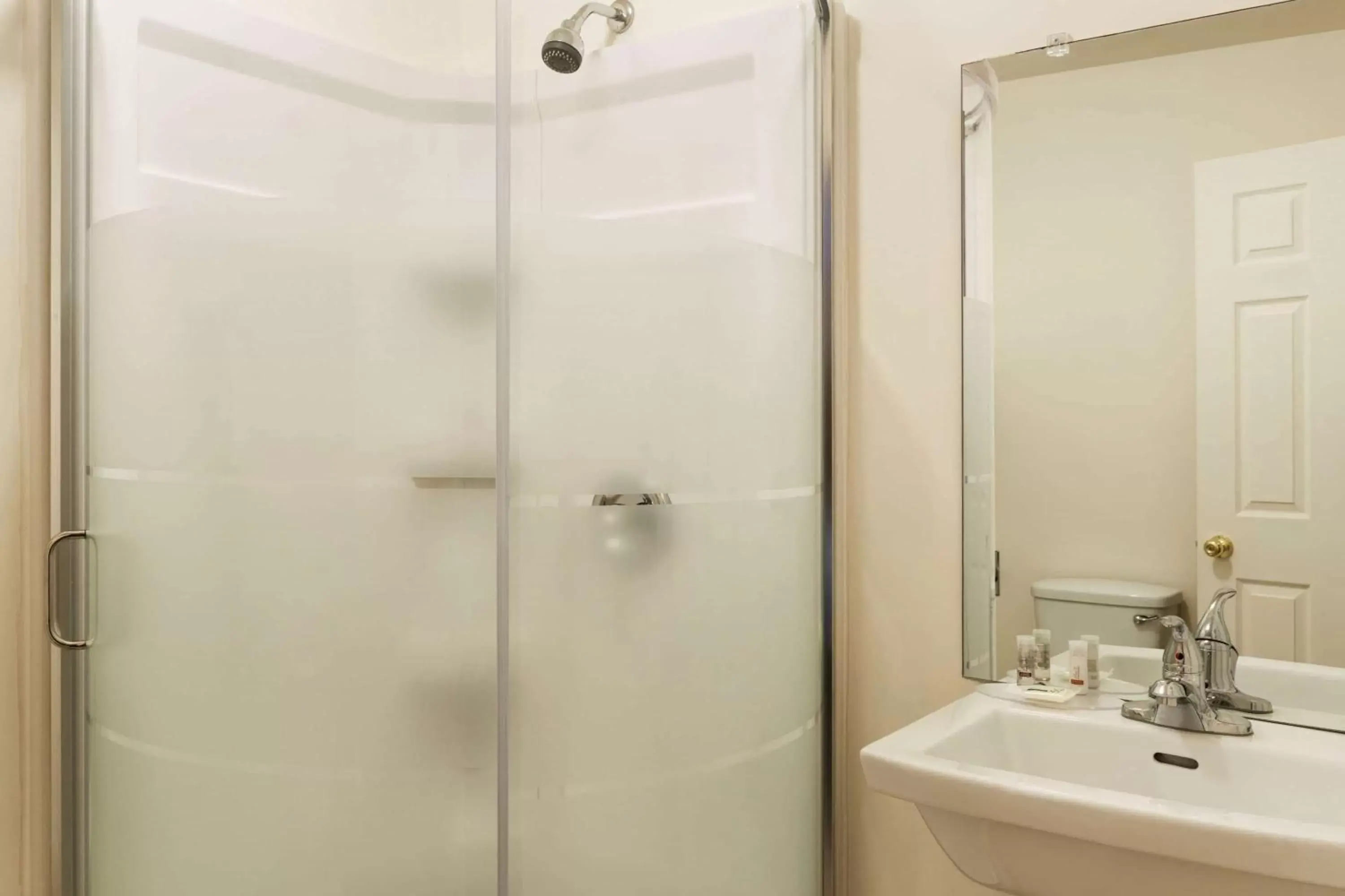 Bathroom in Days Inn by Wyndham Trois-Rivieres