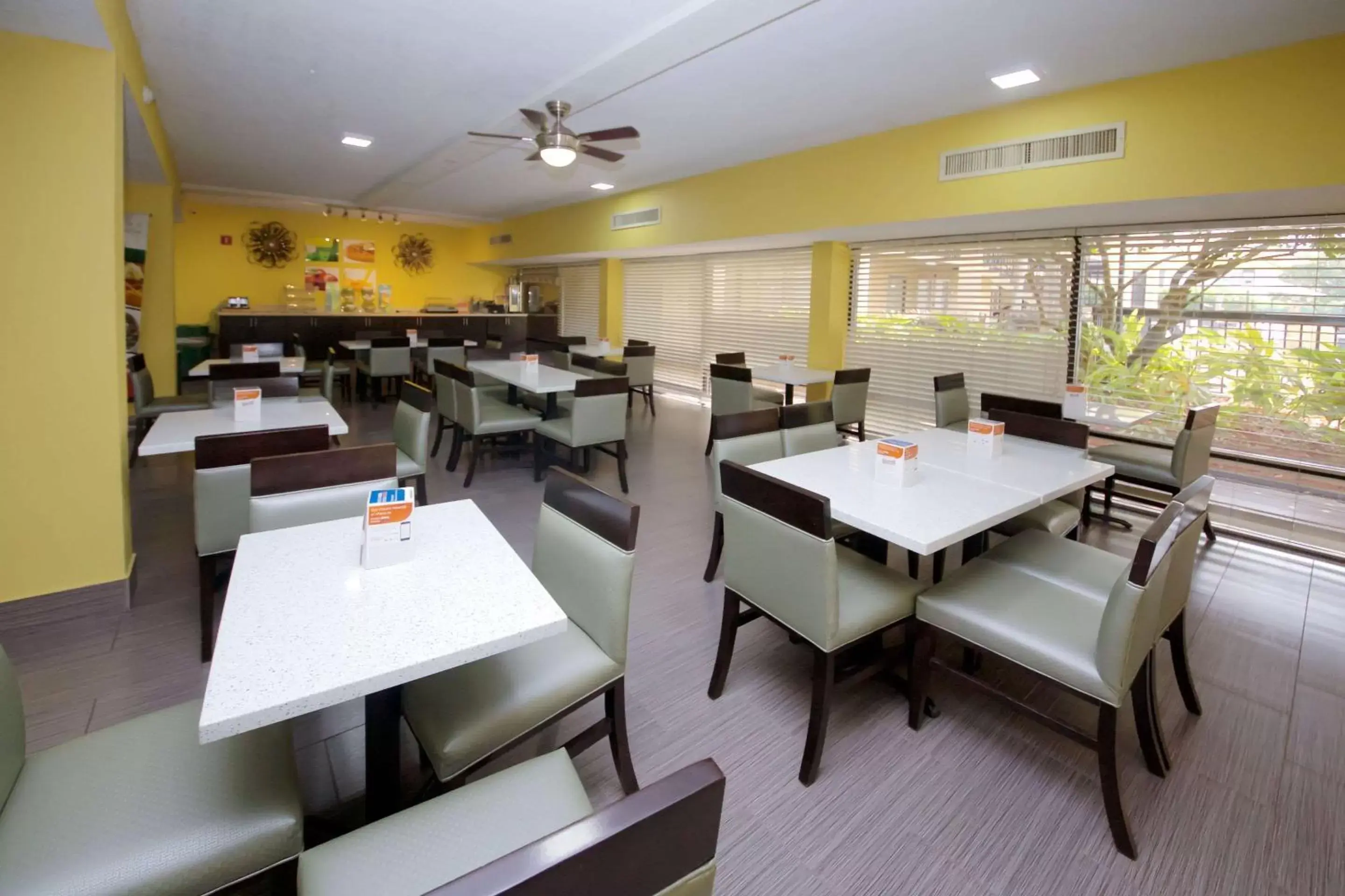 Restaurant/Places to Eat in Quality Inn Orange Park Jacksonville