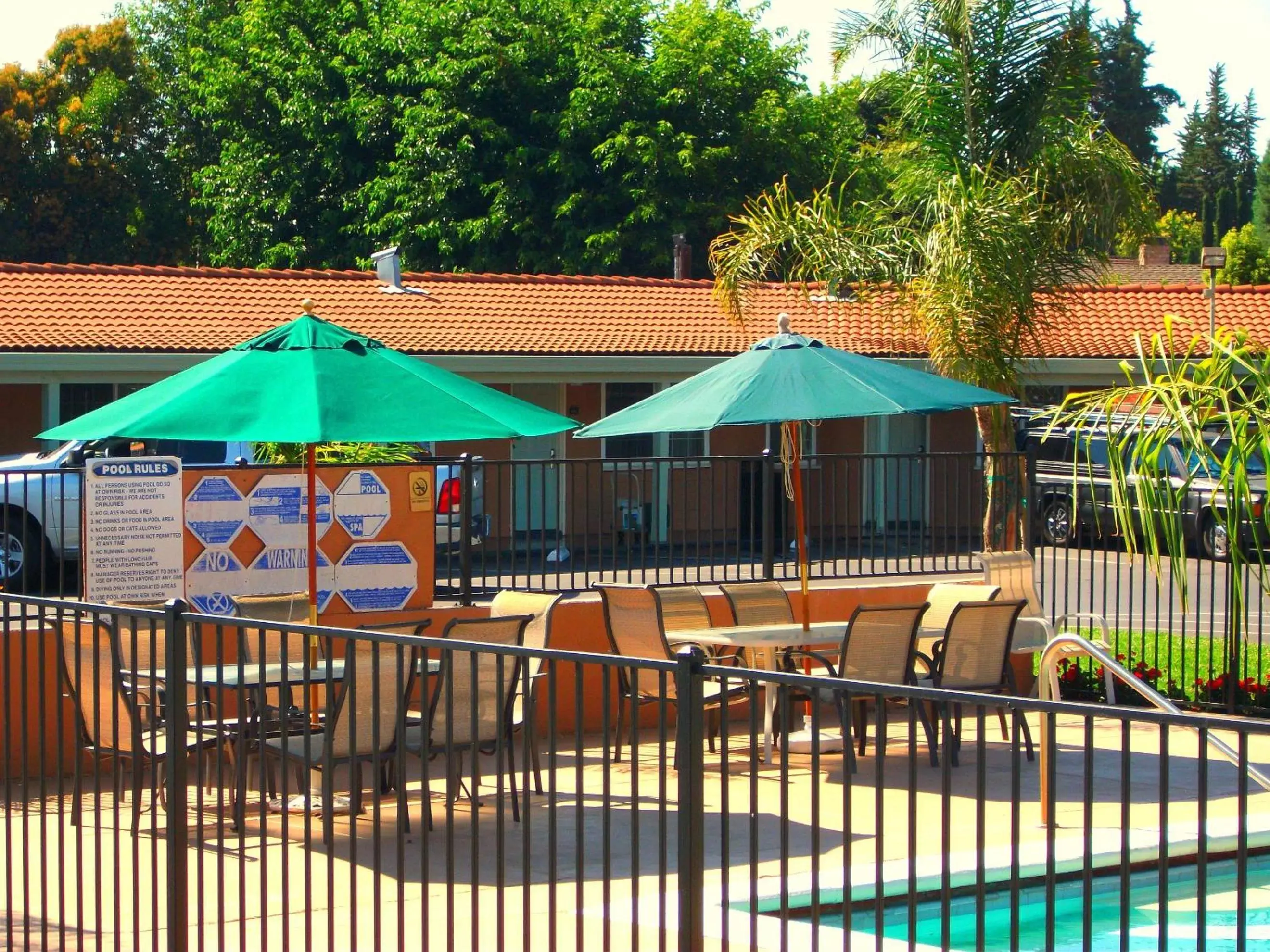 Swimming pool in Tri-Valley Inn & Suites