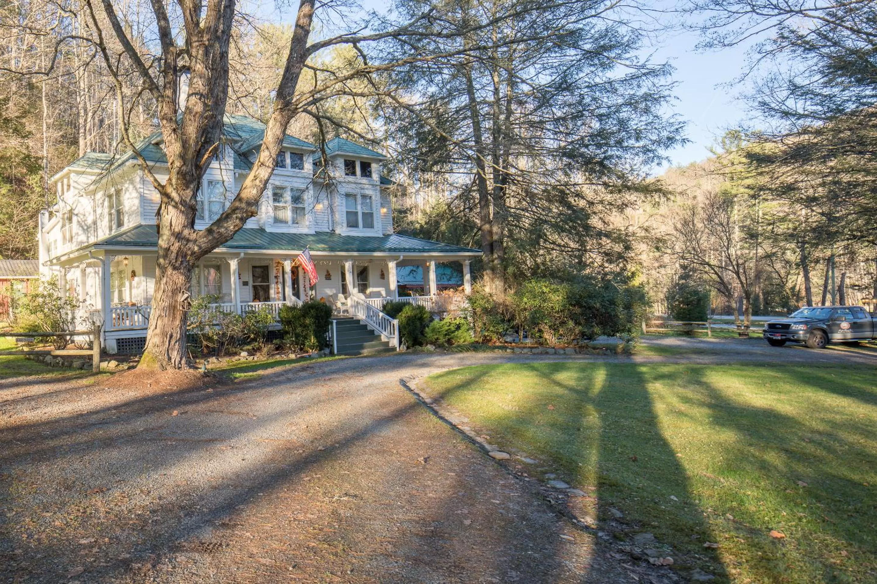 Property Building in Taylor House Inn