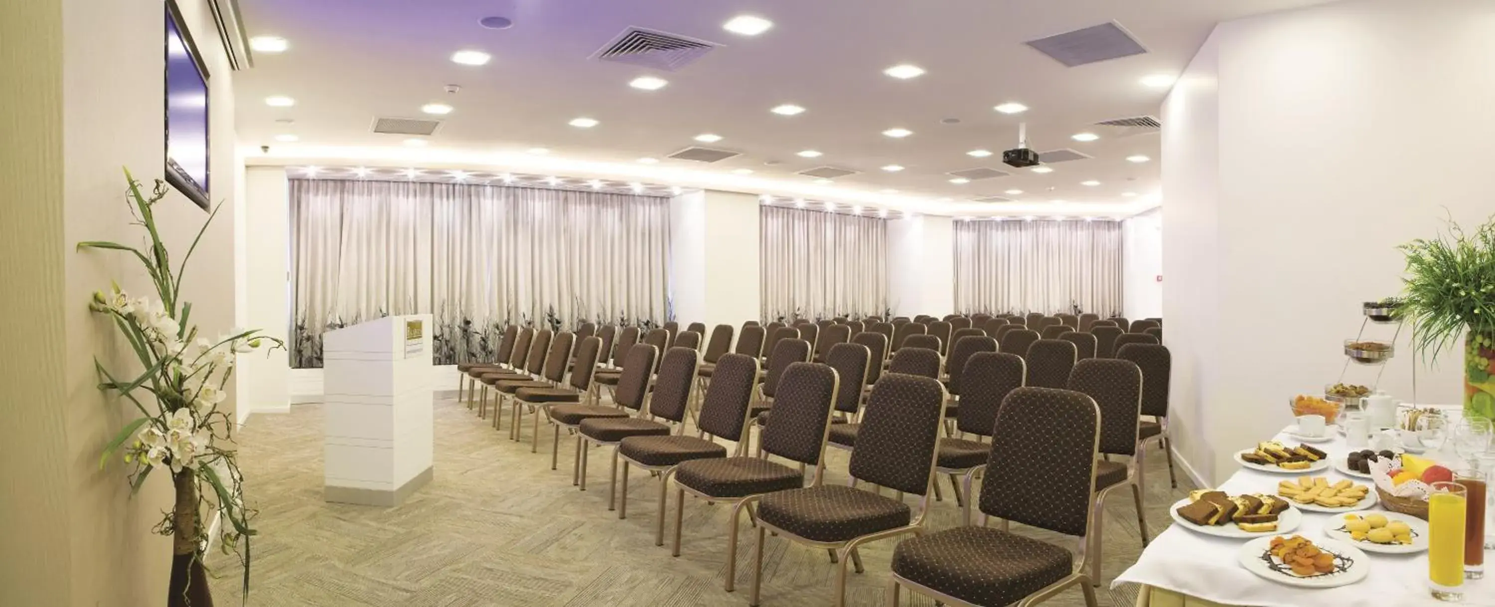 Meeting/conference room, Banquet Facilities in Blanca Hotel