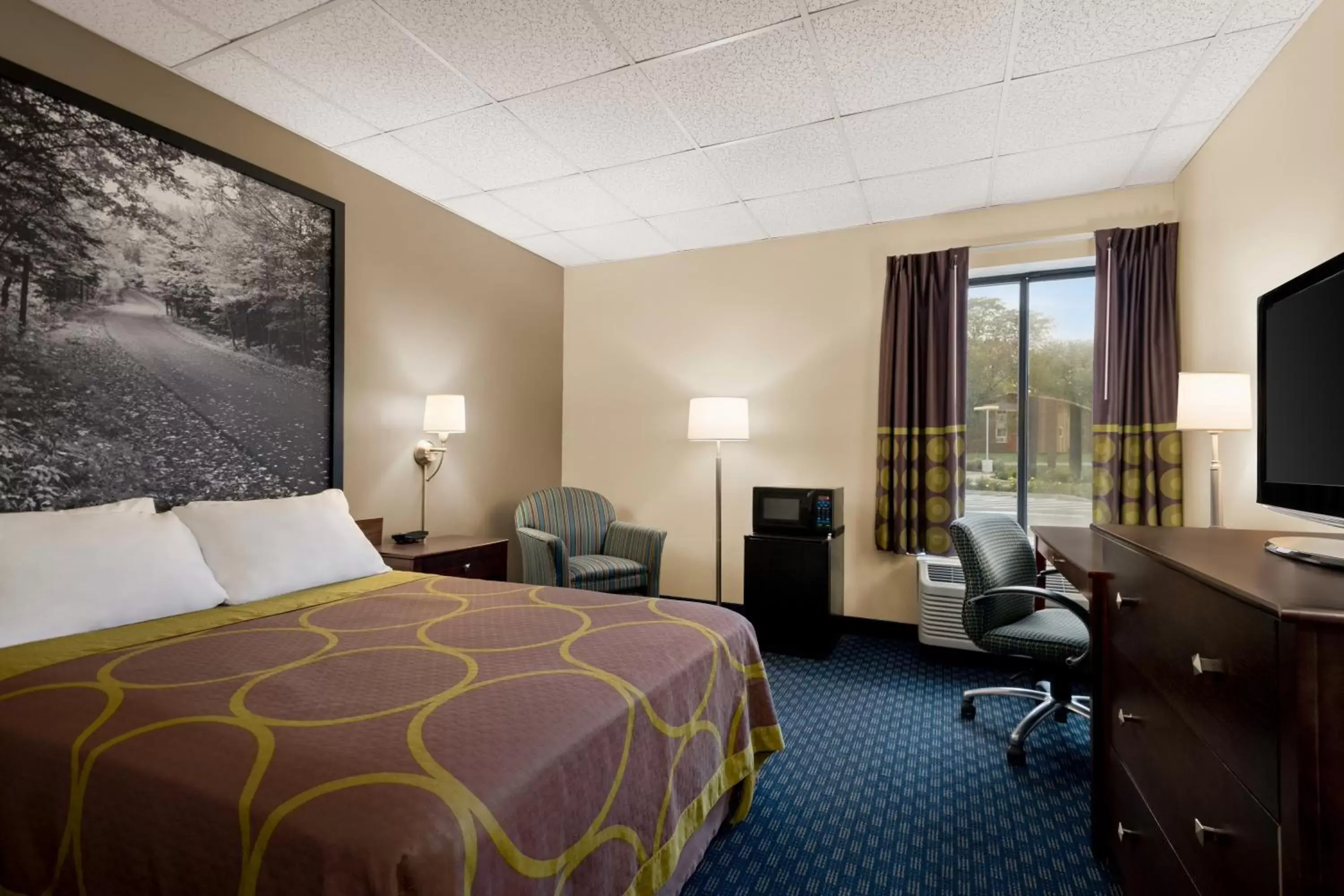 Photo of the whole room in Super 8 by Wyndham Liverpool/Syracuse North Airport