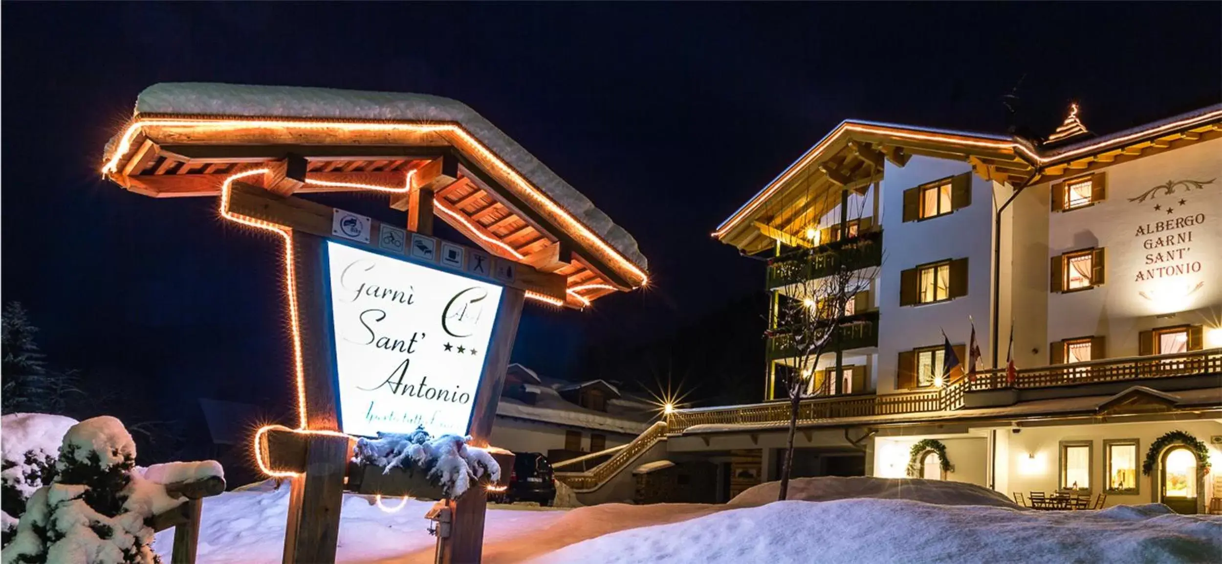 Facade/entrance, Winter in Hotel Garnì Sant'Antonio con Spa