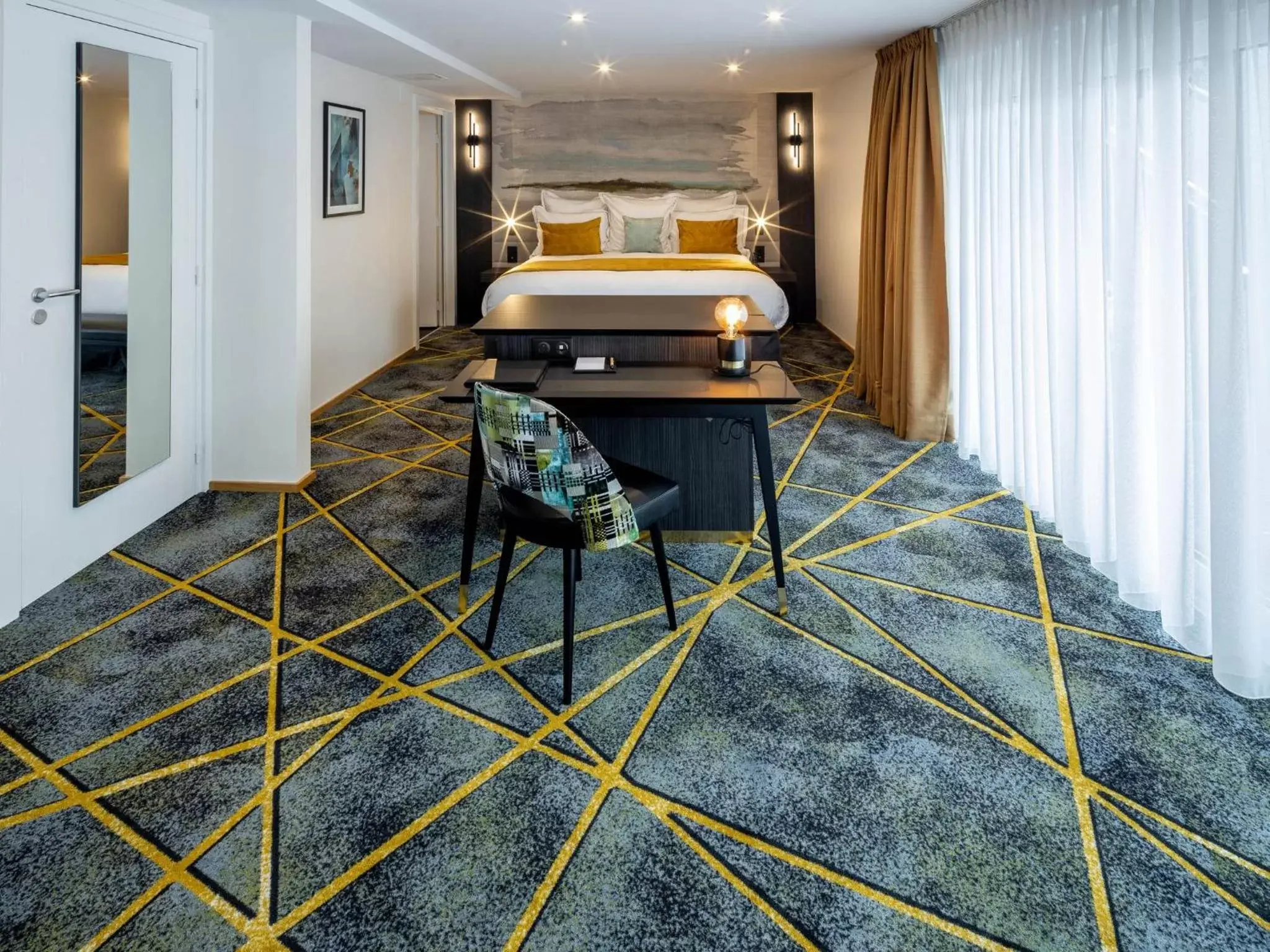 Photo of the whole room, Bed in Garrigae Villa La Florangerie - Hôtel - Piscine & SPA inclus