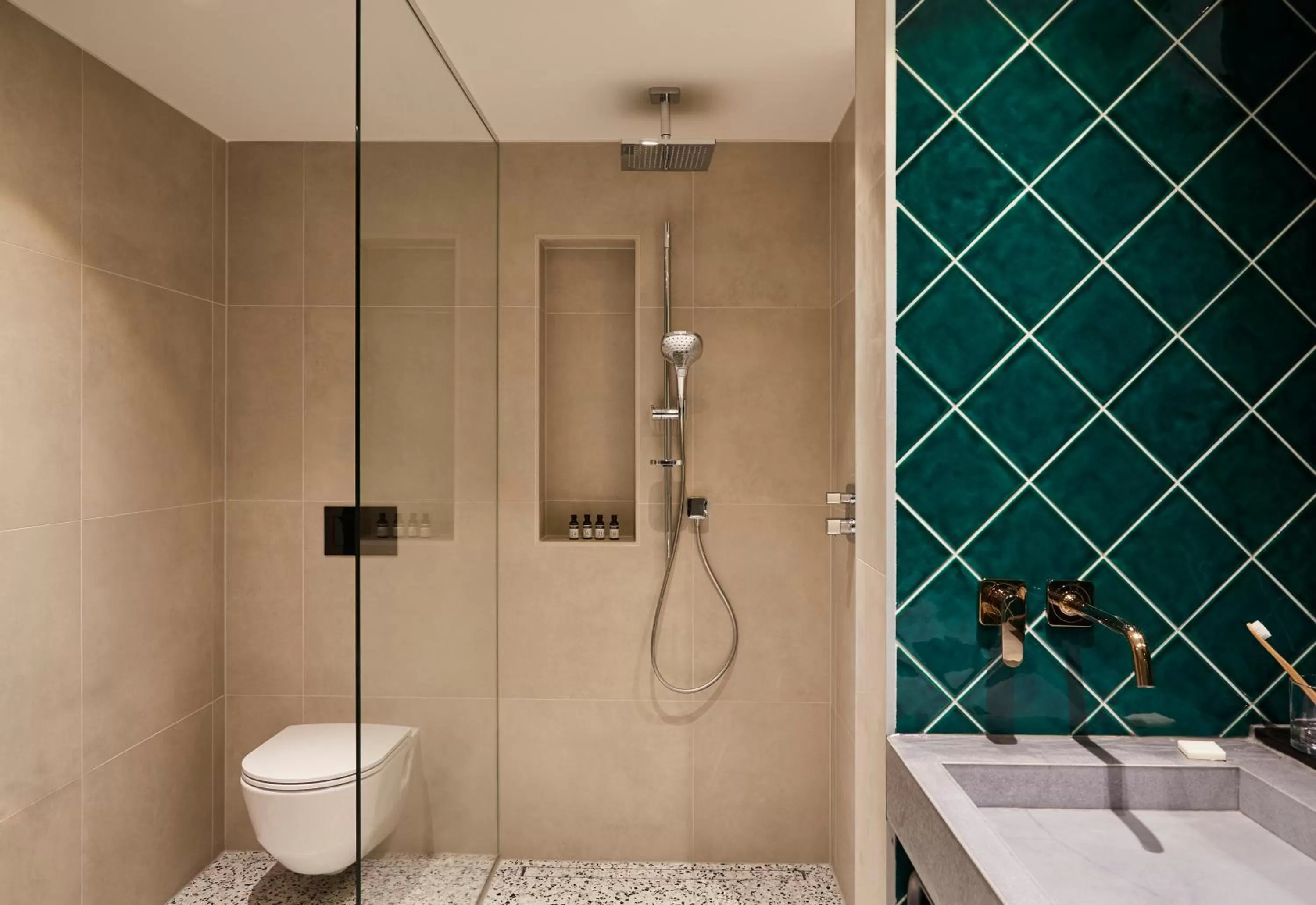 Bathroom in Hotel Indigo Berlin - East Side Gallery