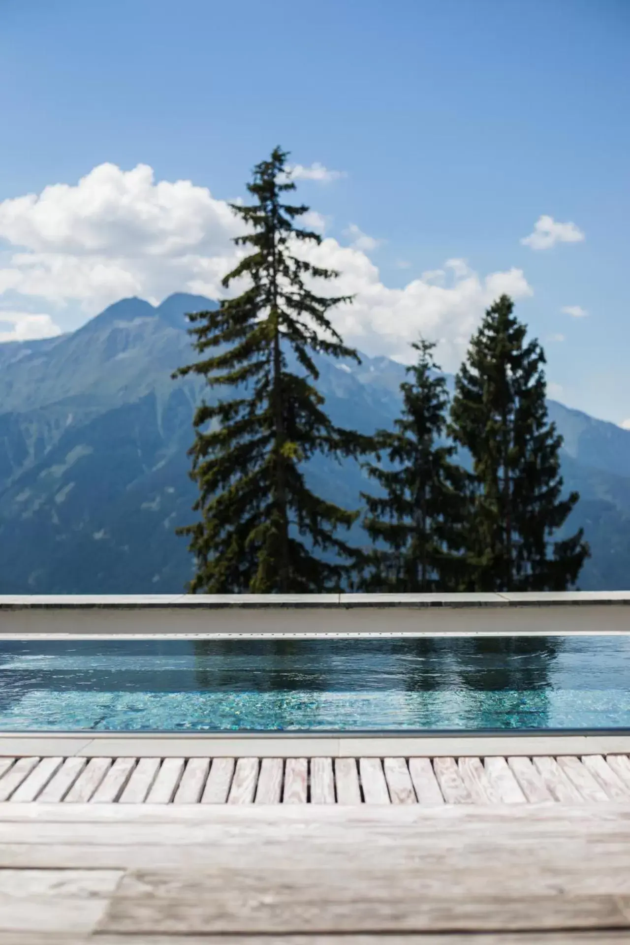 Mountain view, Swimming Pool in NIDUM - Casual Luxury Hotel