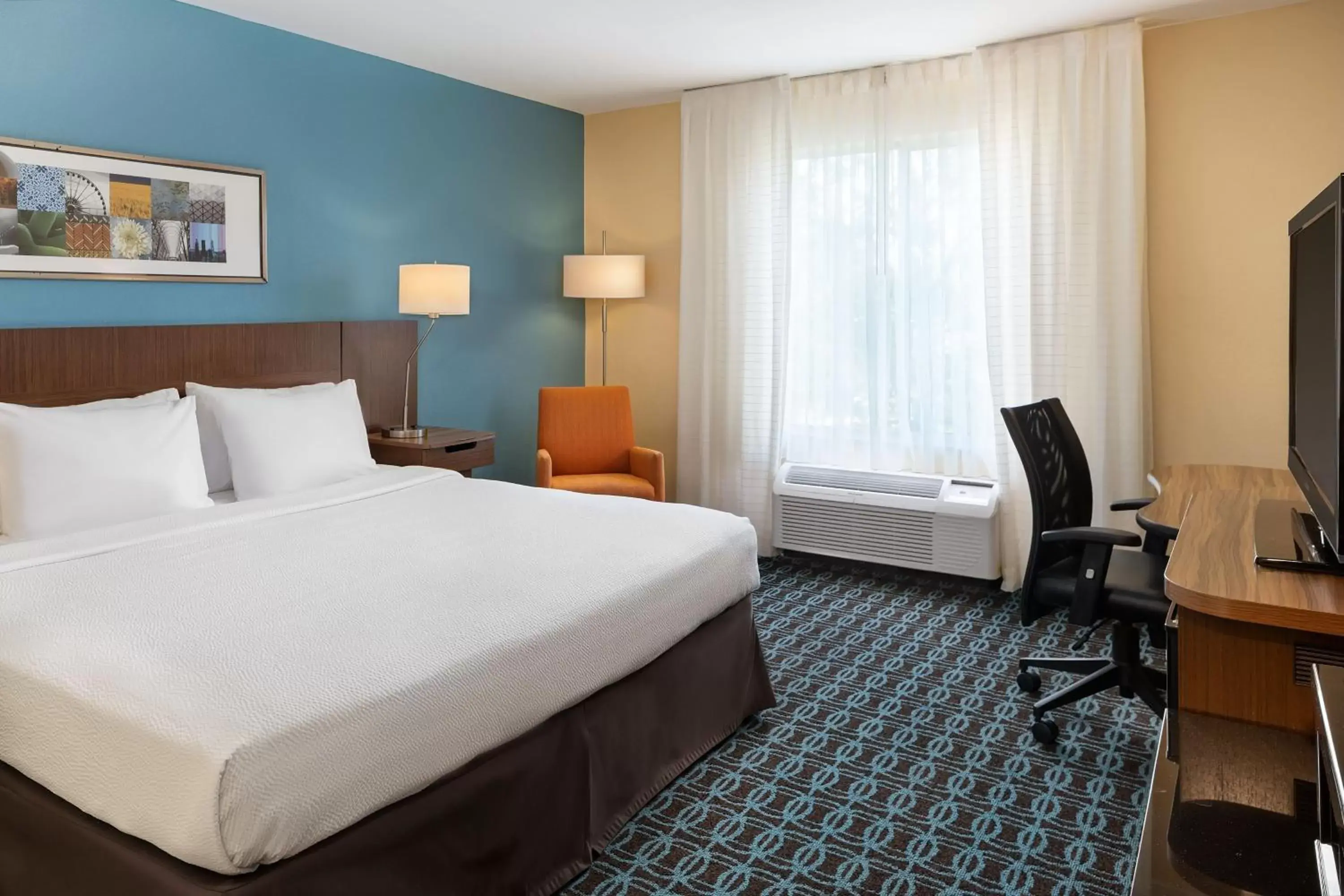 Photo of the whole room, Bed in Fairfield Inn & Suites Raleigh Durham Airport Research Triangle Park