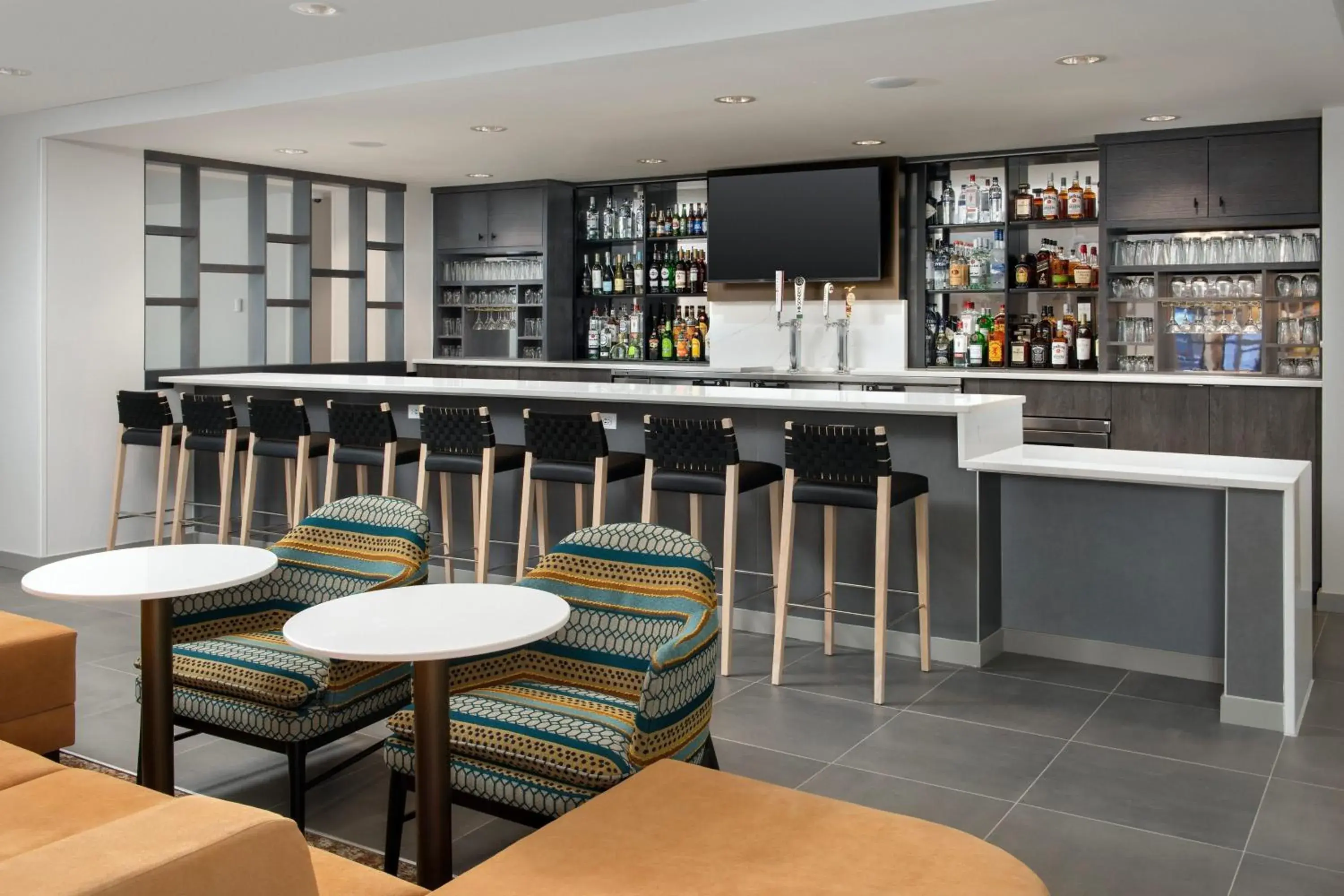 Lobby or reception, Lounge/Bar in SpringHill Suites by Marriott Cincinnati Mason