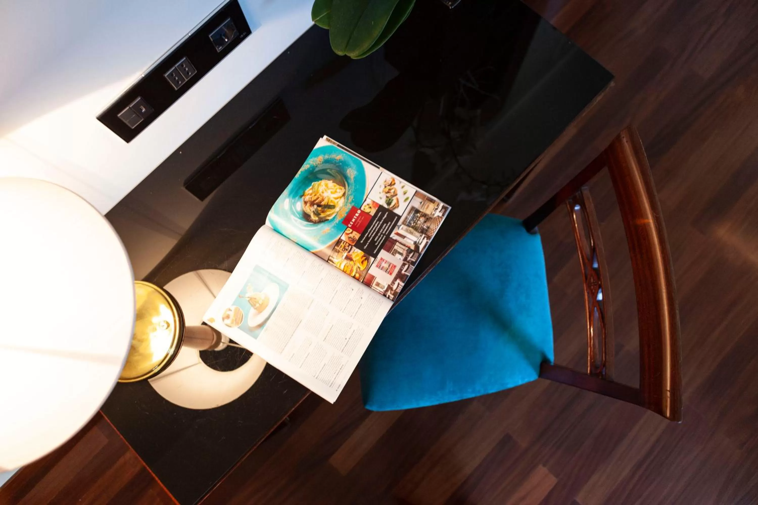 Library in Bettoja Hotel Mediterraneo