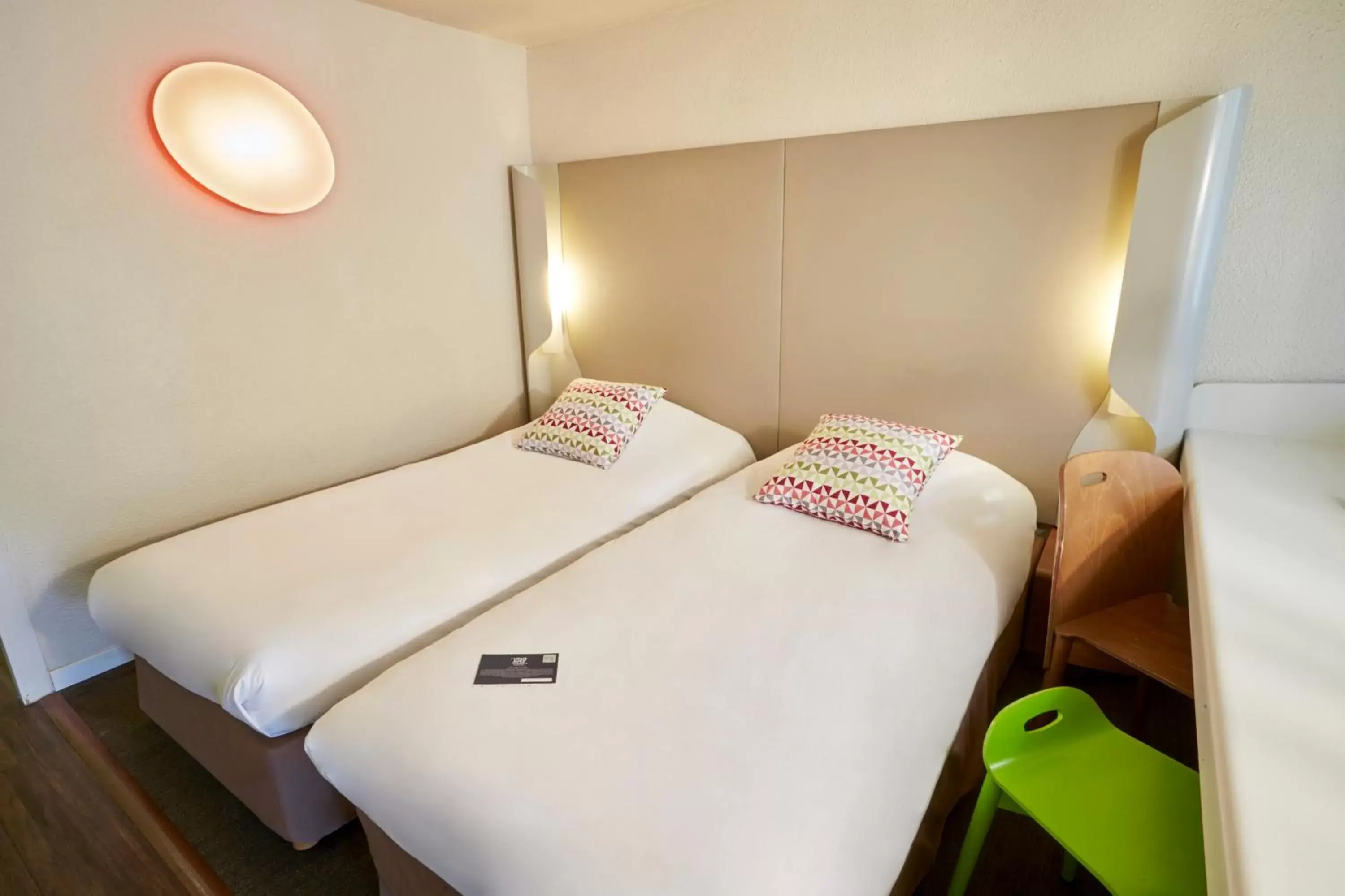 Bed in Campanile Evry Ouest - Corbeil Essonnes