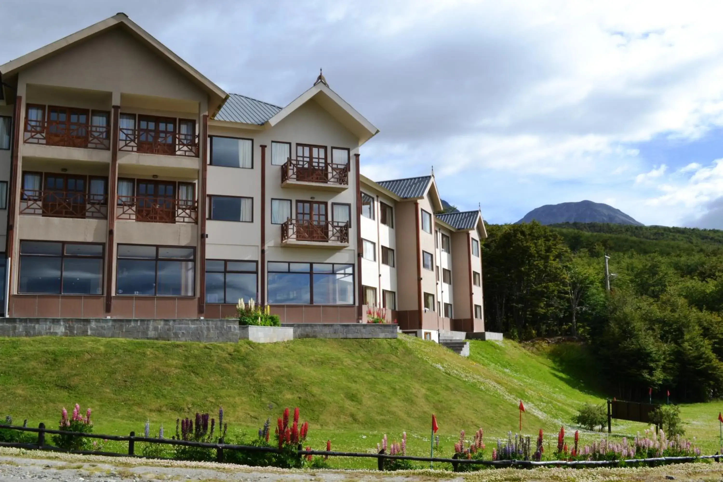 Facade/entrance, Property Building in Altos Ushuaia Hotel & Resto