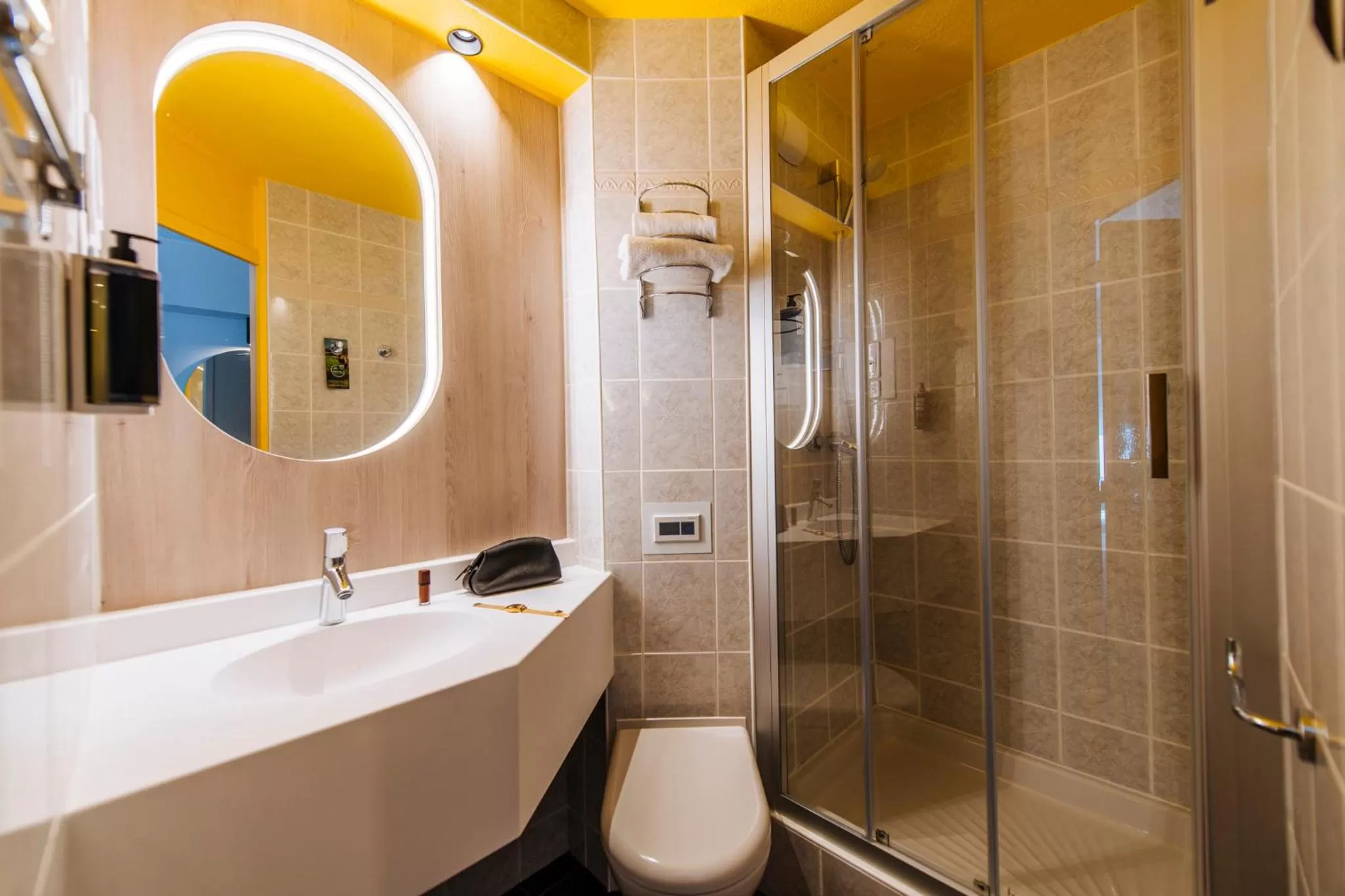 Bathroom in ibis Styles Antibes