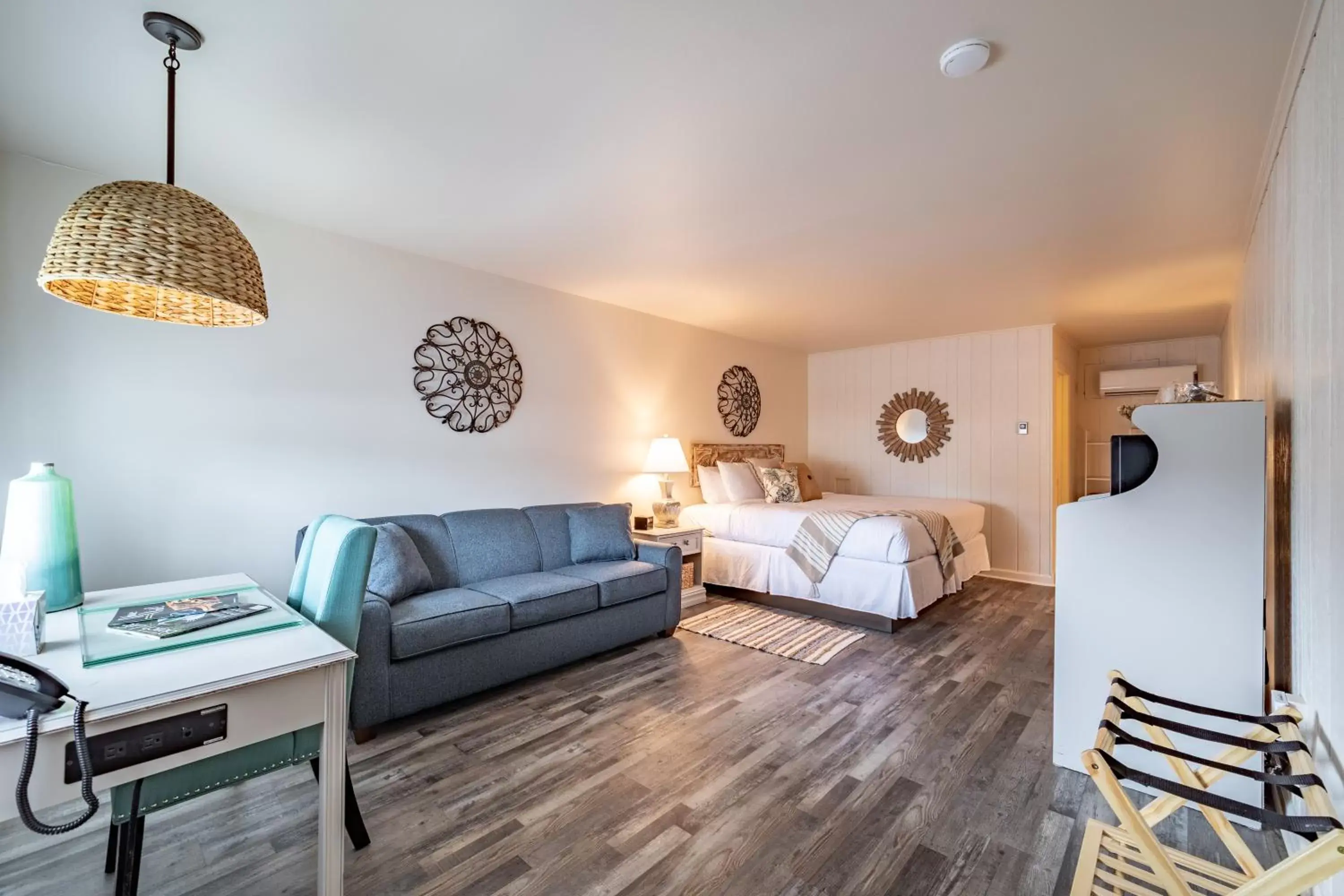 Deluxe King Room in Ocean Glass Inn Deluxe King Room in Ocean Glass Inn