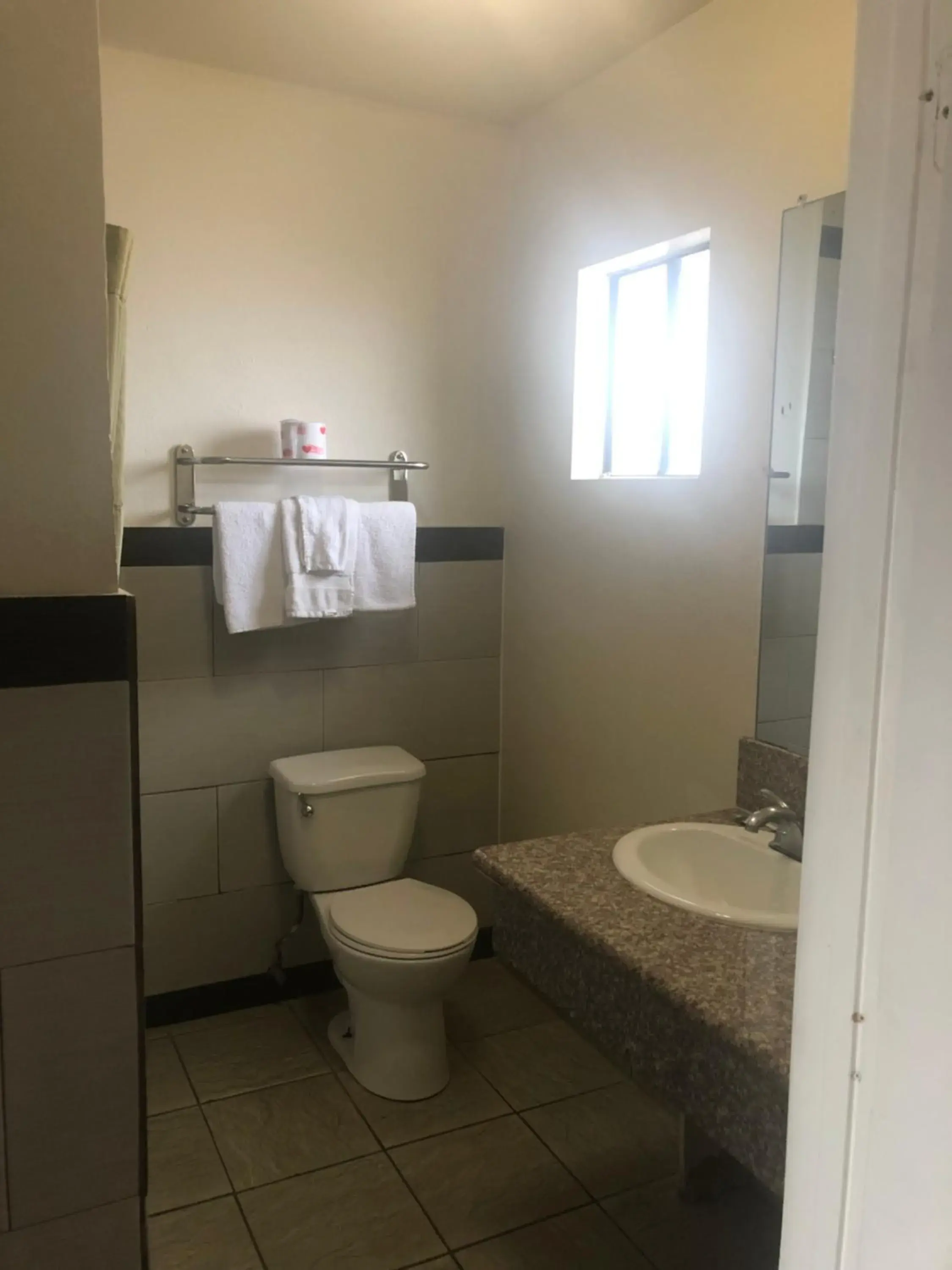 Bathroom in Robinhood Motel