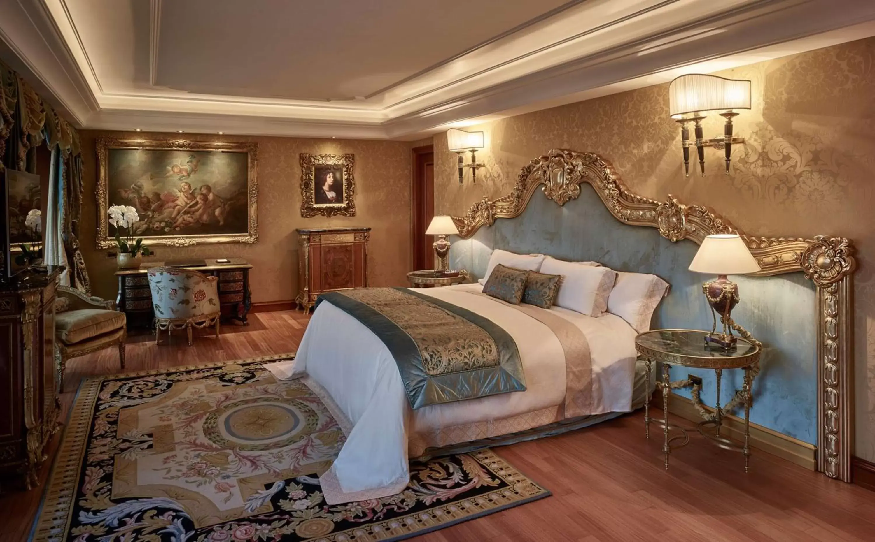 Bed in Rome Cavalieri, A Waldorf Astoria Hotel