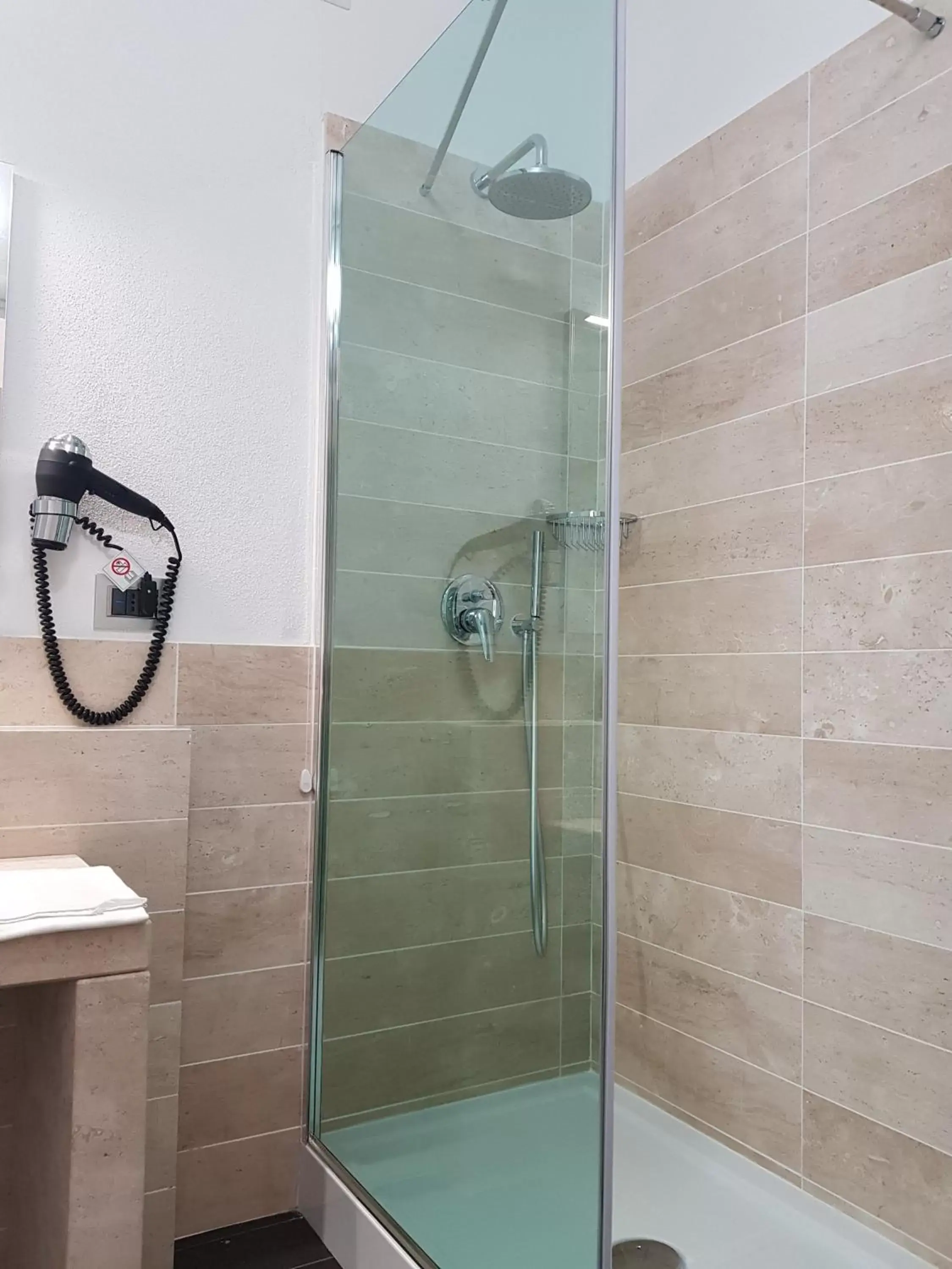 Shower, Bathroom in Hotel Sandalia