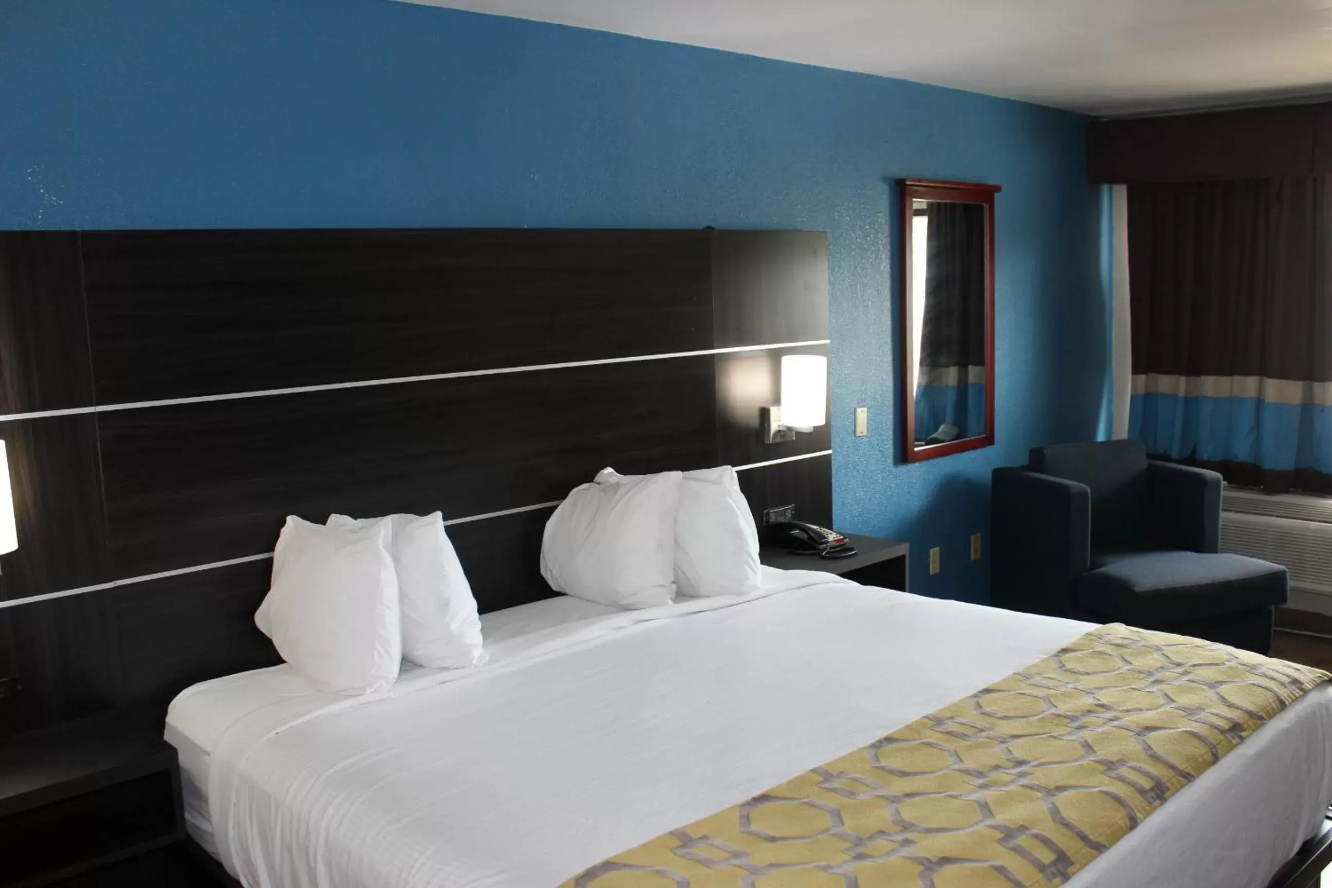 Bed in Baymont Inn & Suites
