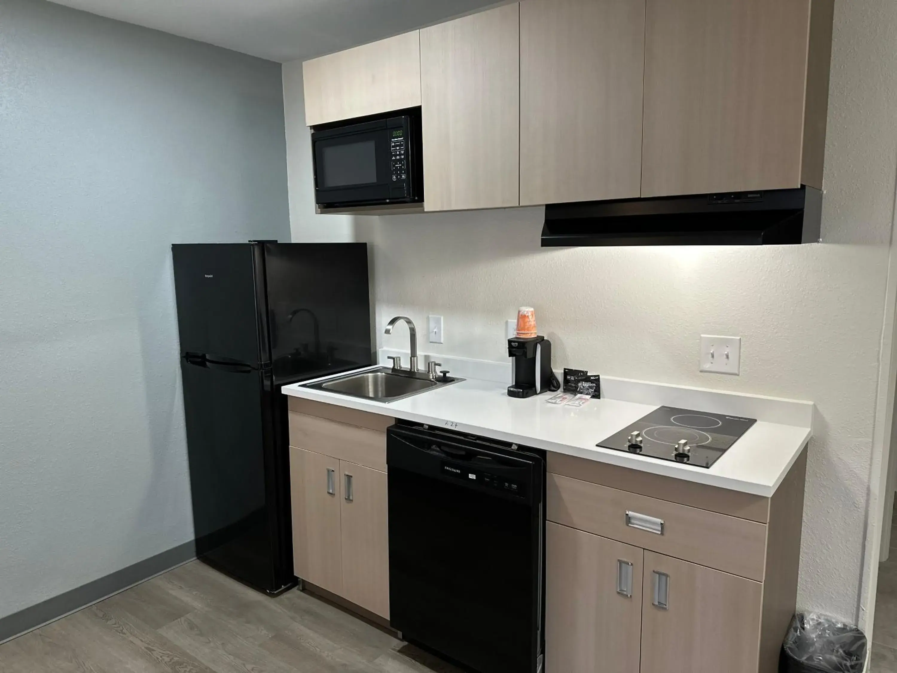 Kitchen or kitchenette, Kitchen/Kitchenette in MainStay Suites Columbia Harbison